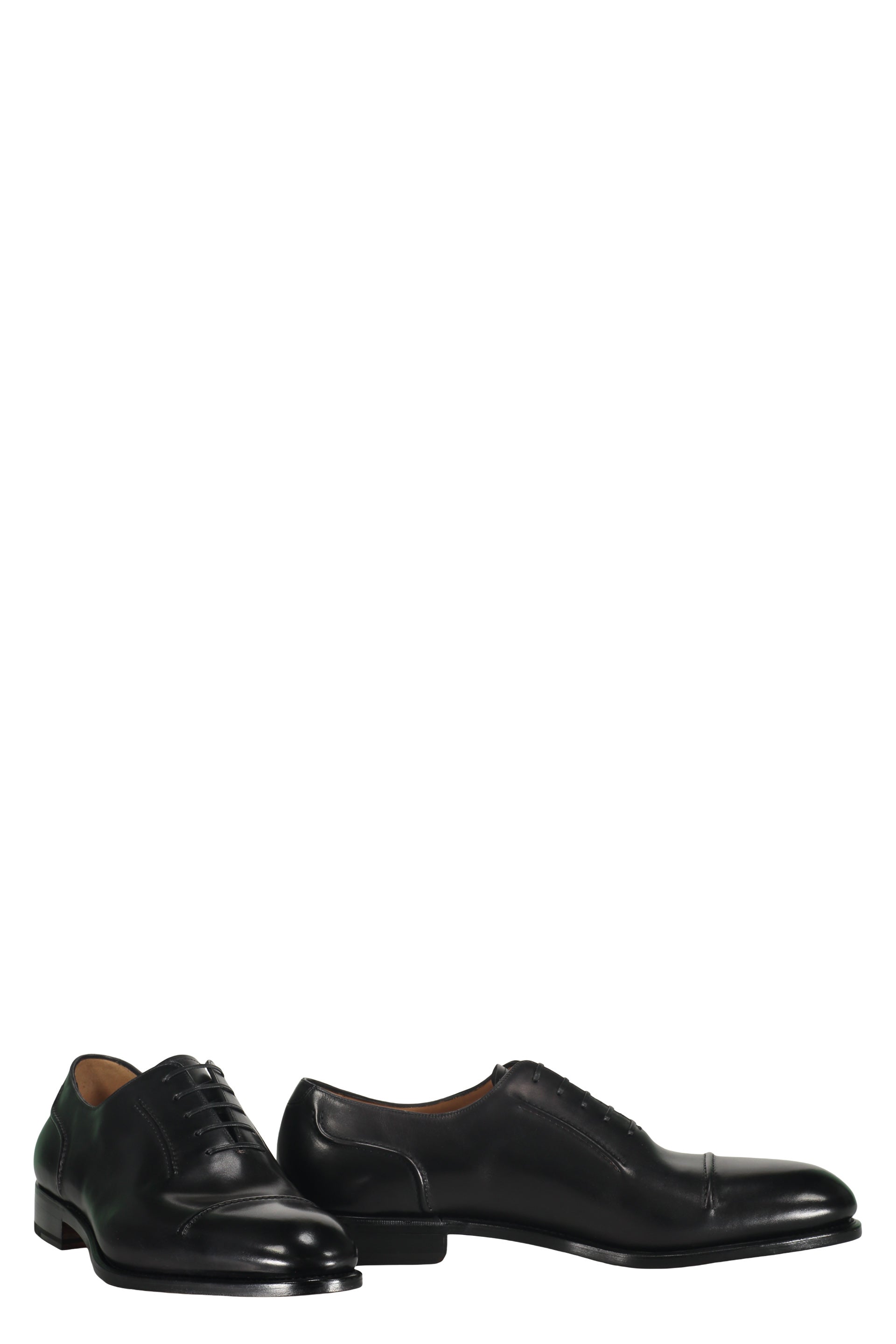 Leather lace-up shoes