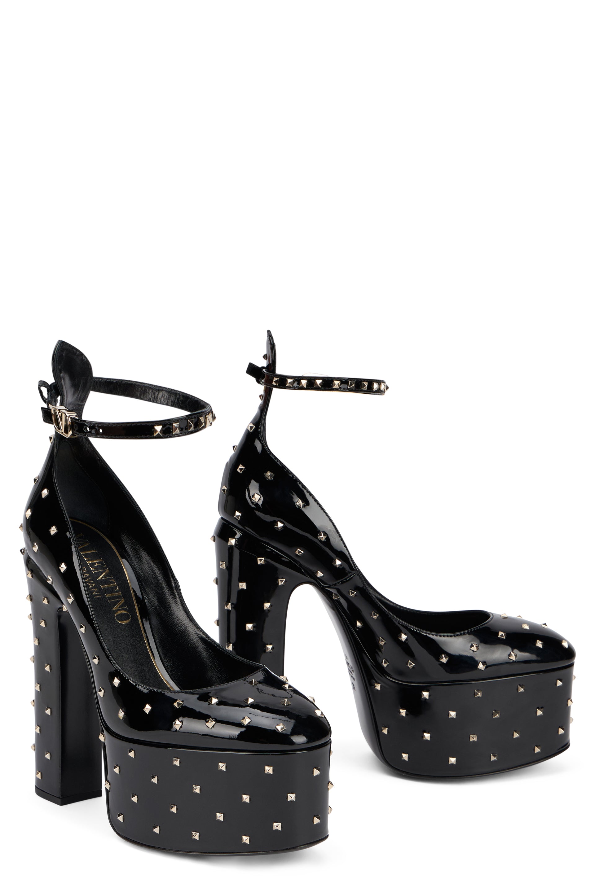 Elegant high-heeled shoes with a plateau.