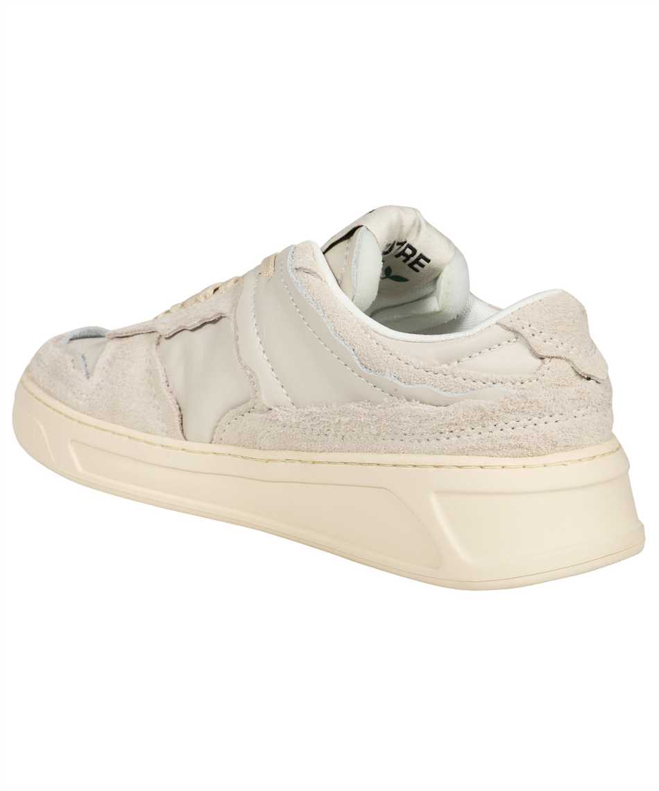 Low-top sneakers
