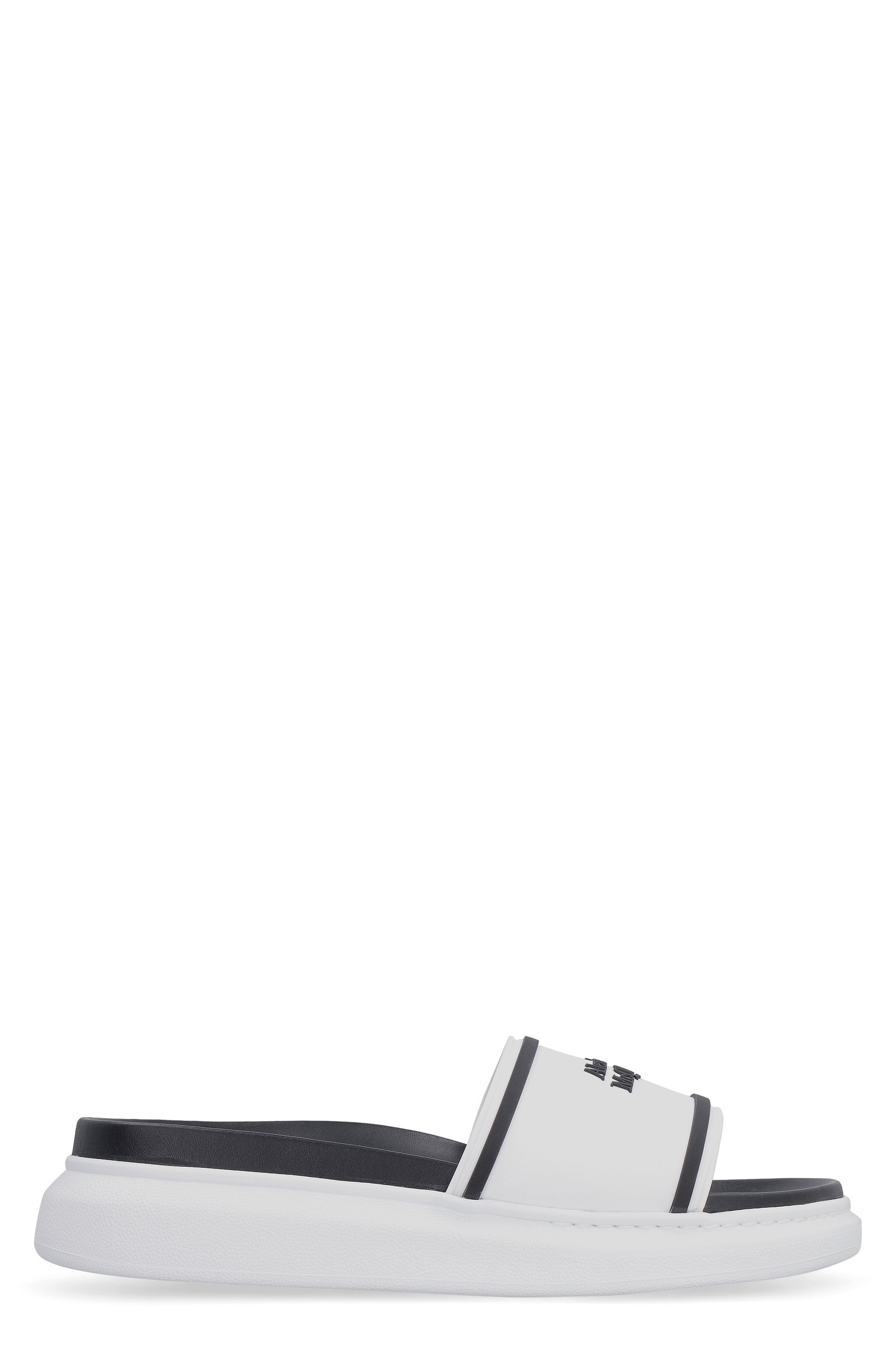 Logo detail rubber slides