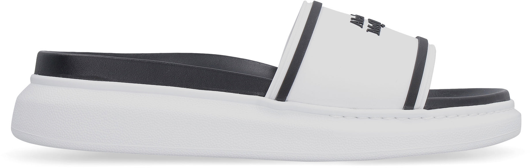 Logo detail rubber slides