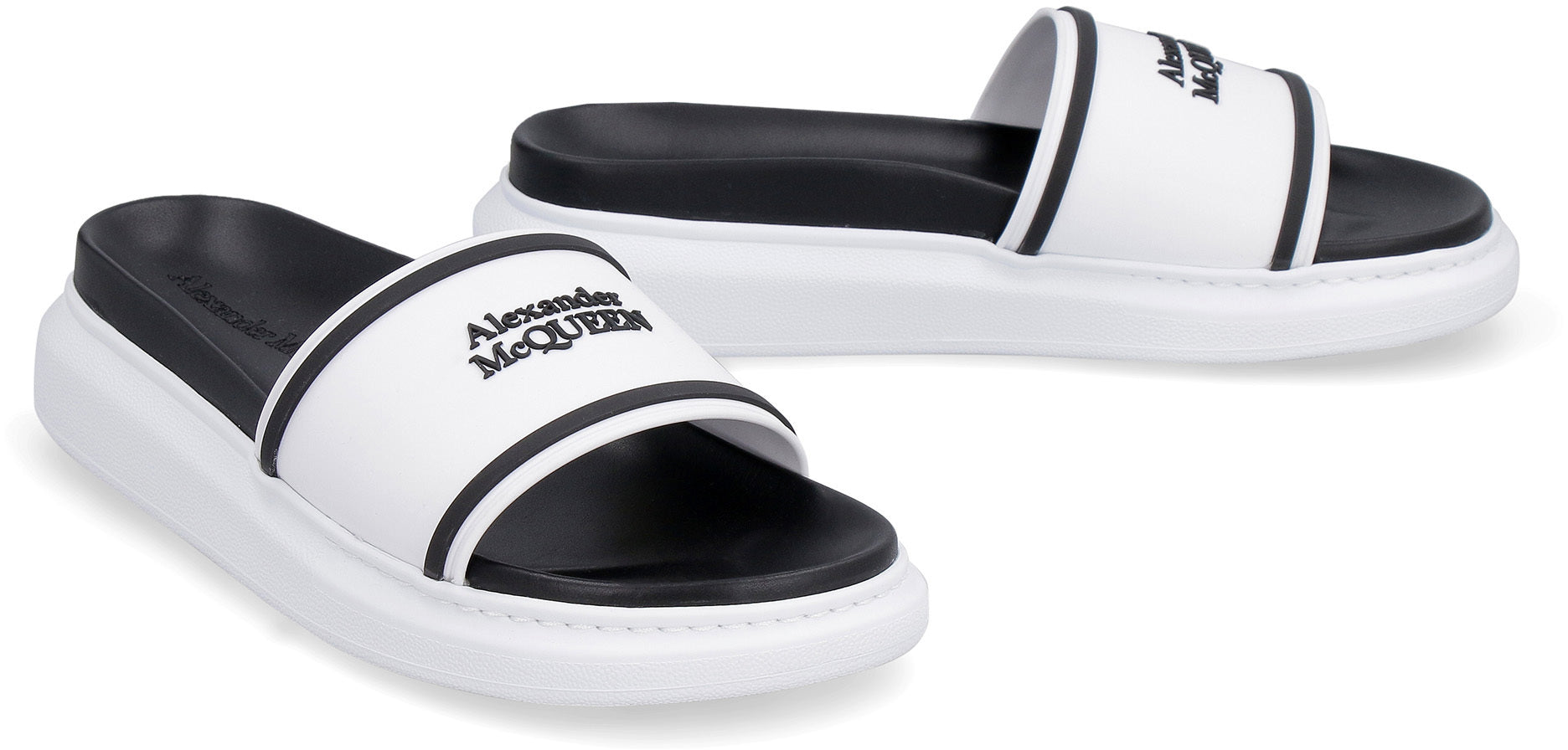 Logo detail rubber slides
