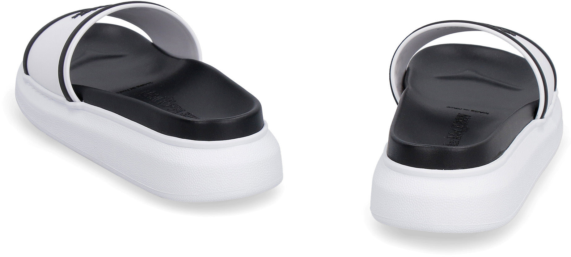 Logo detail rubber slides