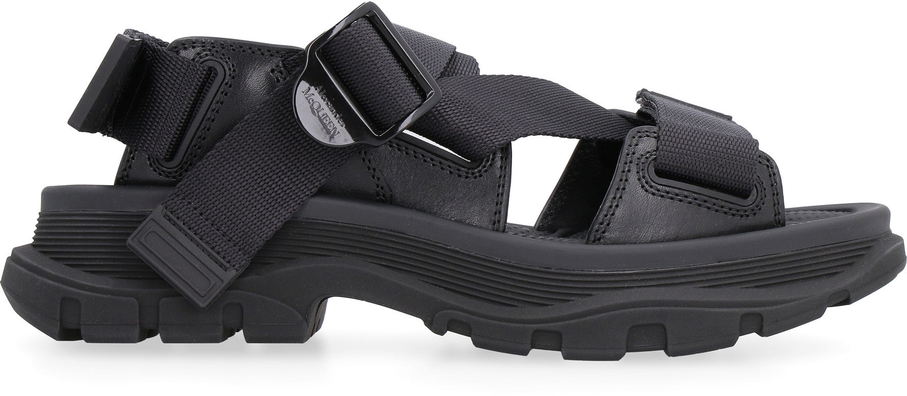Tread flat sandals