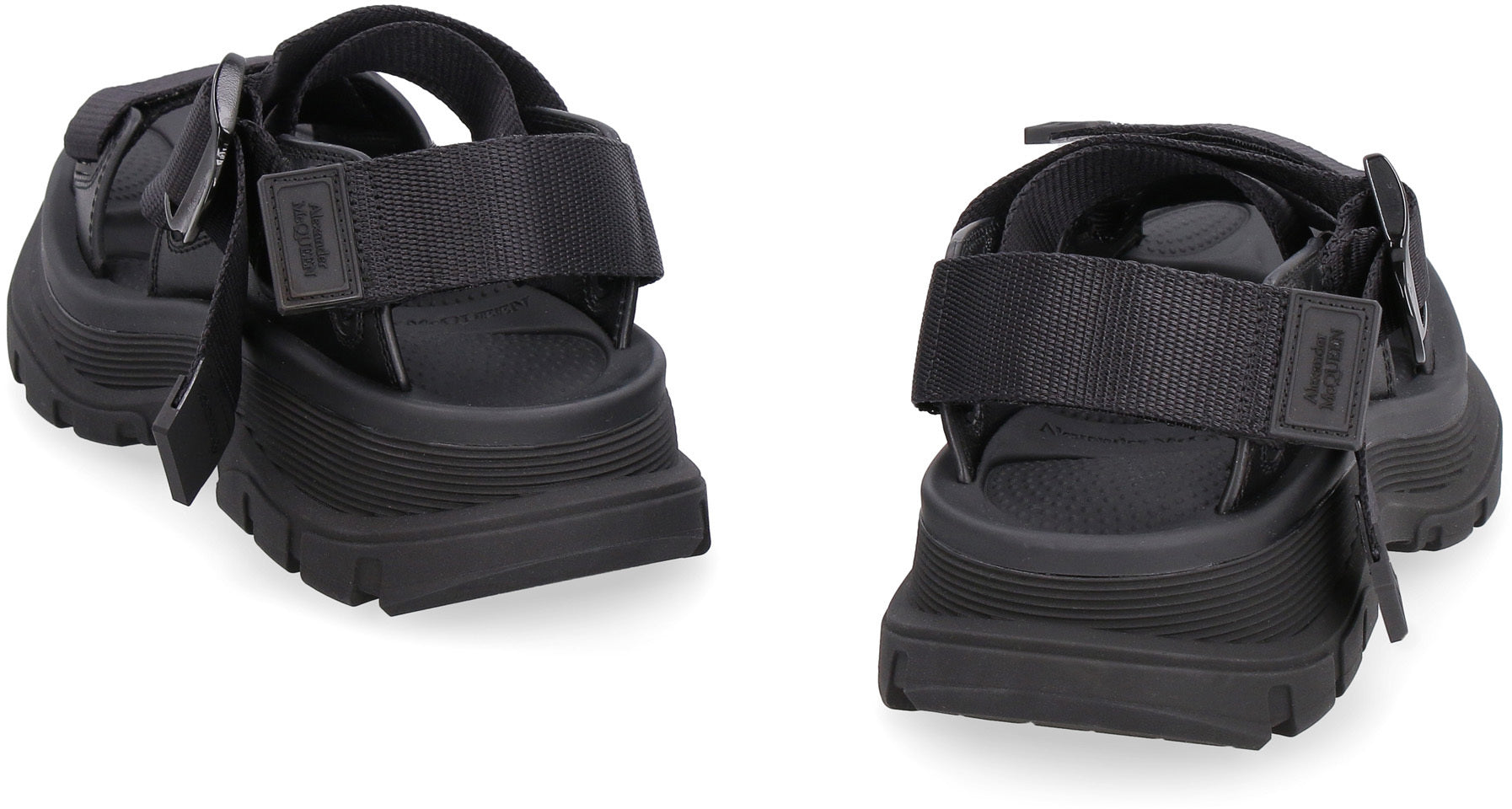 Tread flat sandals