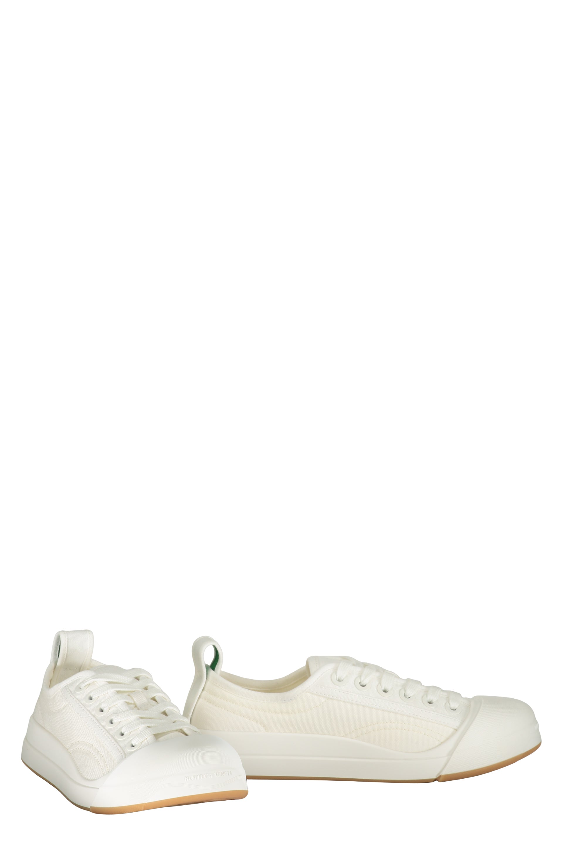 Low-top sneakers