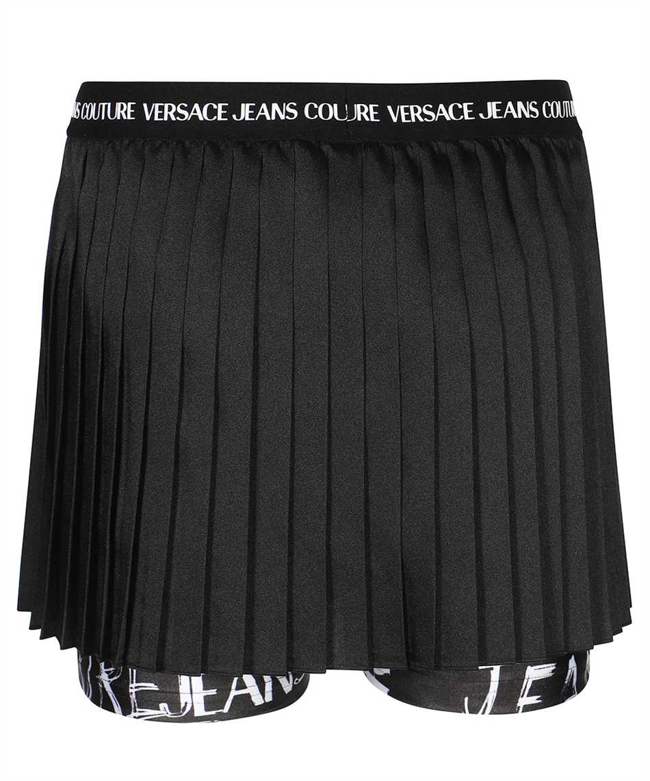 High-waisted pleated shorts