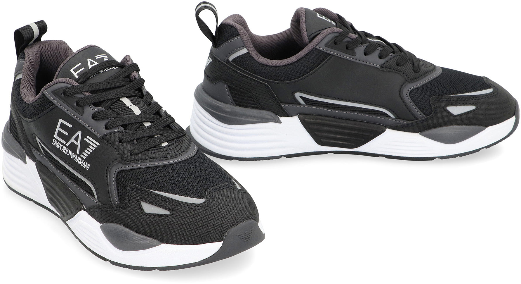Low-top sneakers