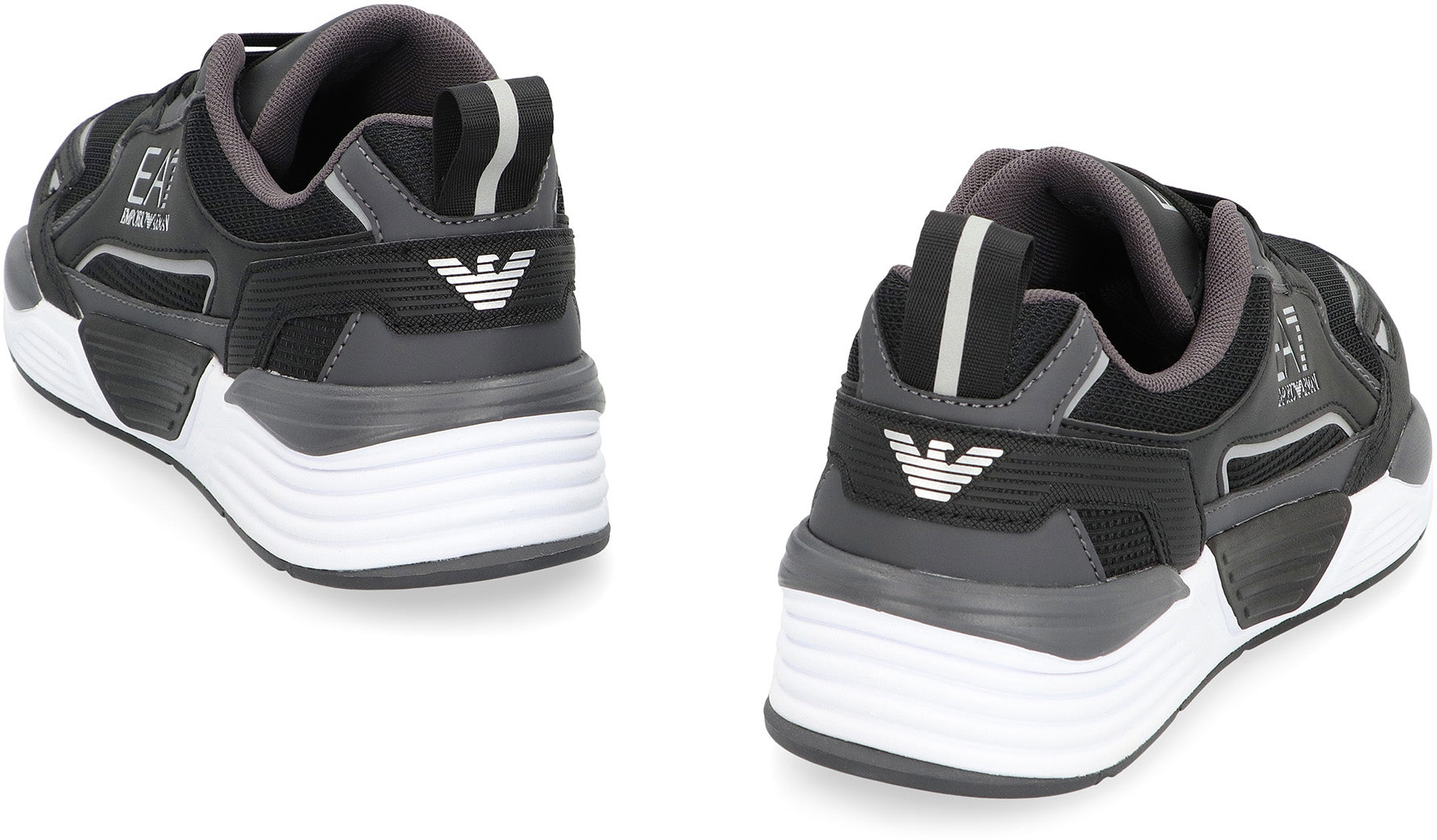 Low-top sneakers