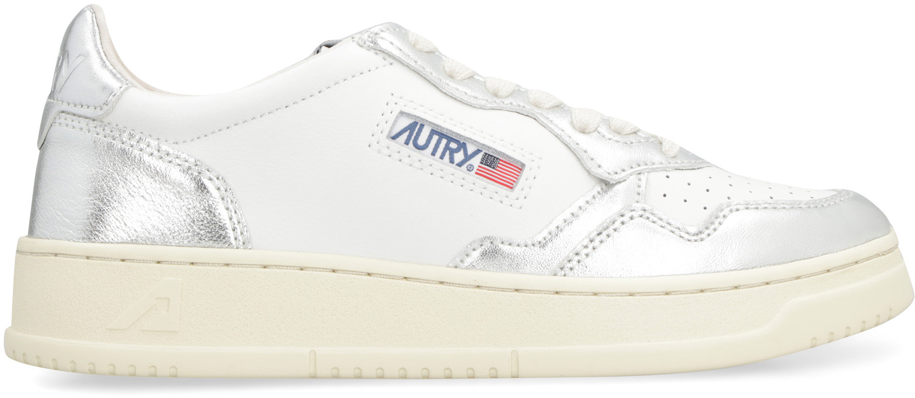 Medalist low-top sneakers