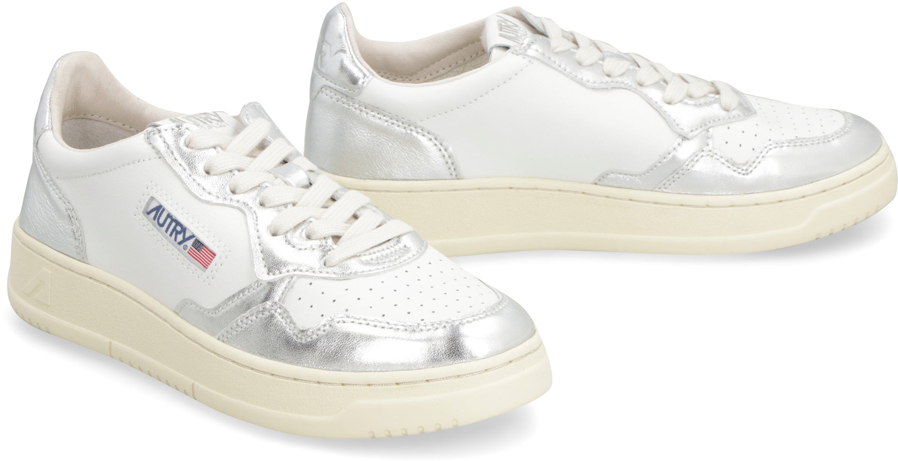 Medalist low-top sneakers