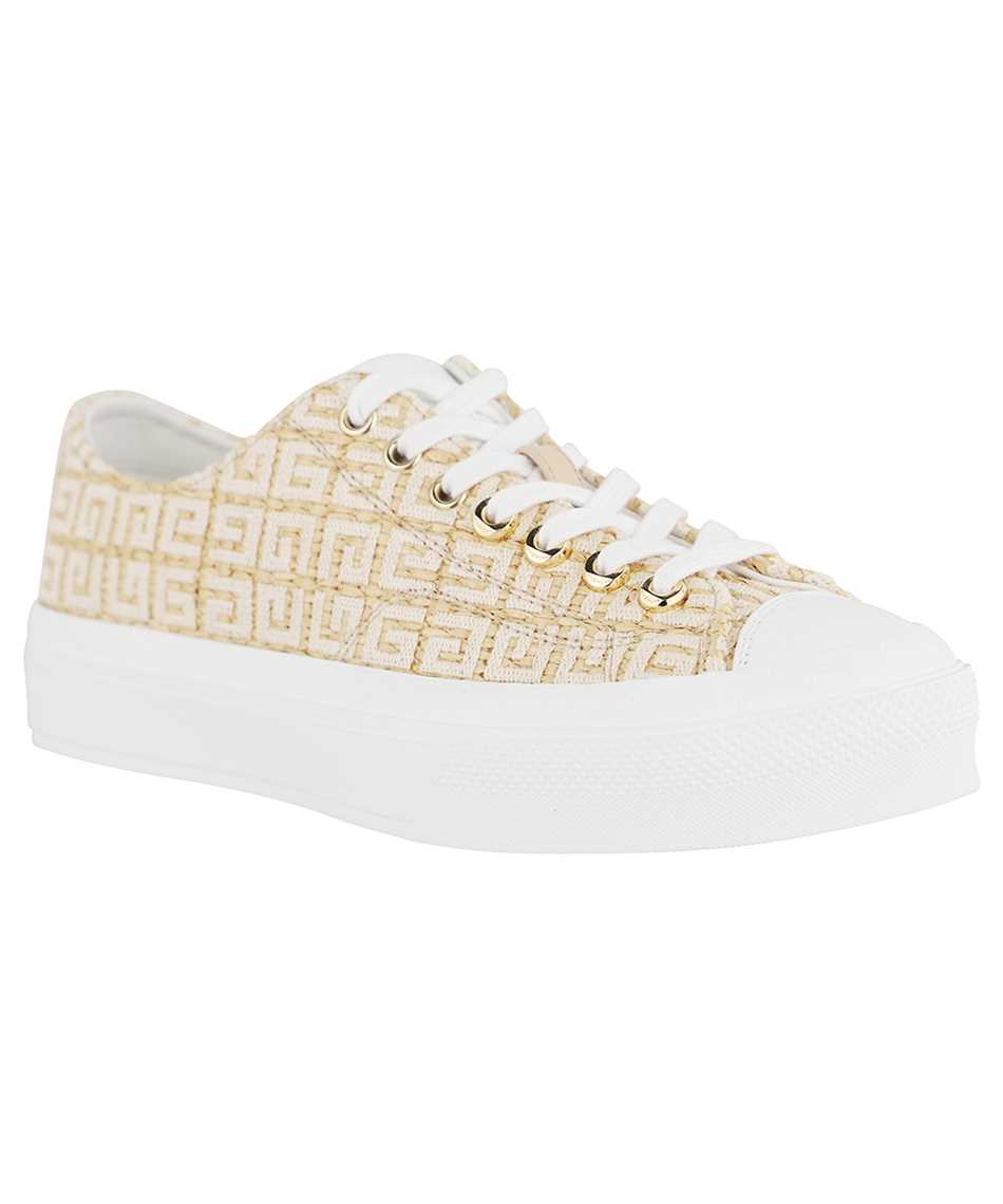Low-top sneakers