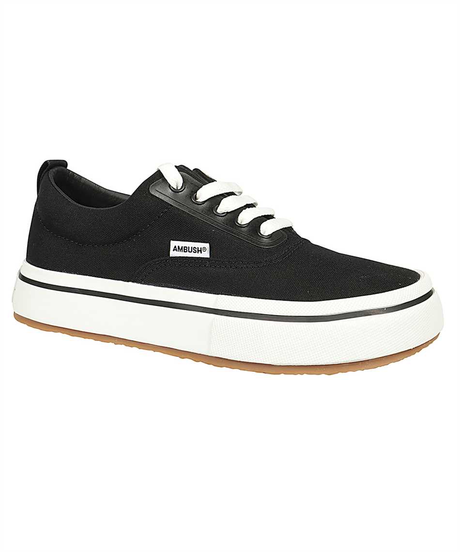 Low-top sneakers