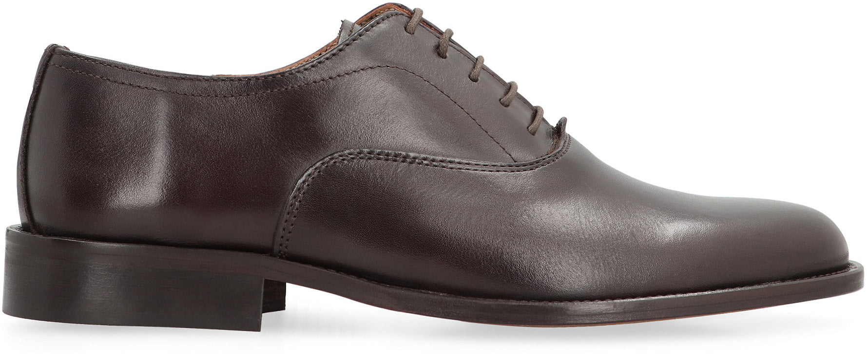 Leather lace-up shoes