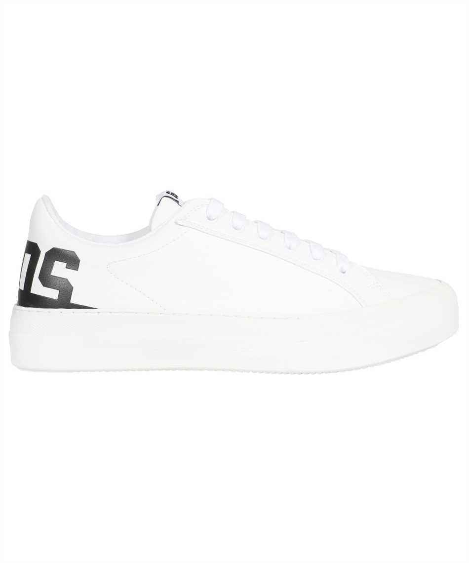 Low-top sneakers
