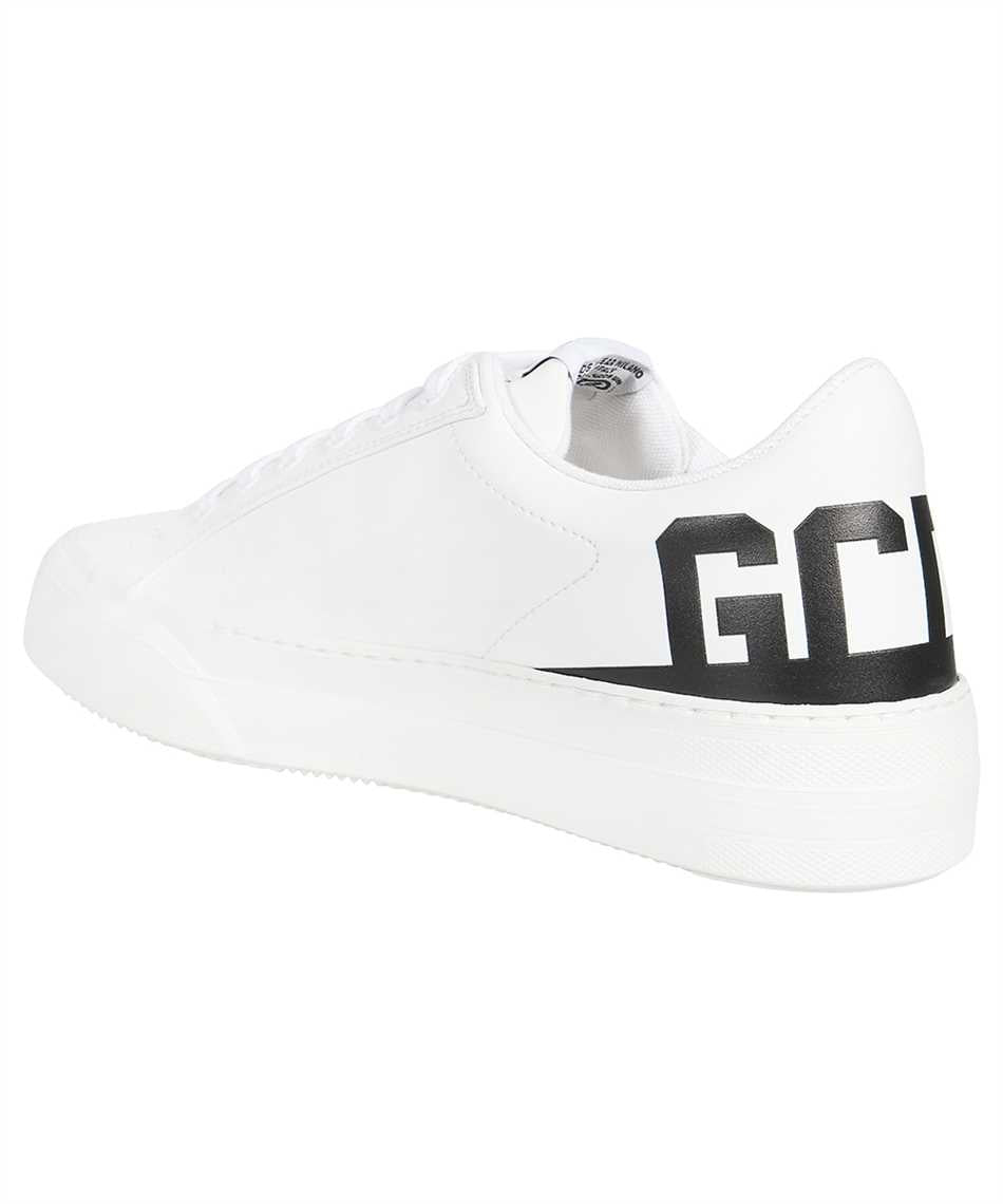 Low-top sneakers