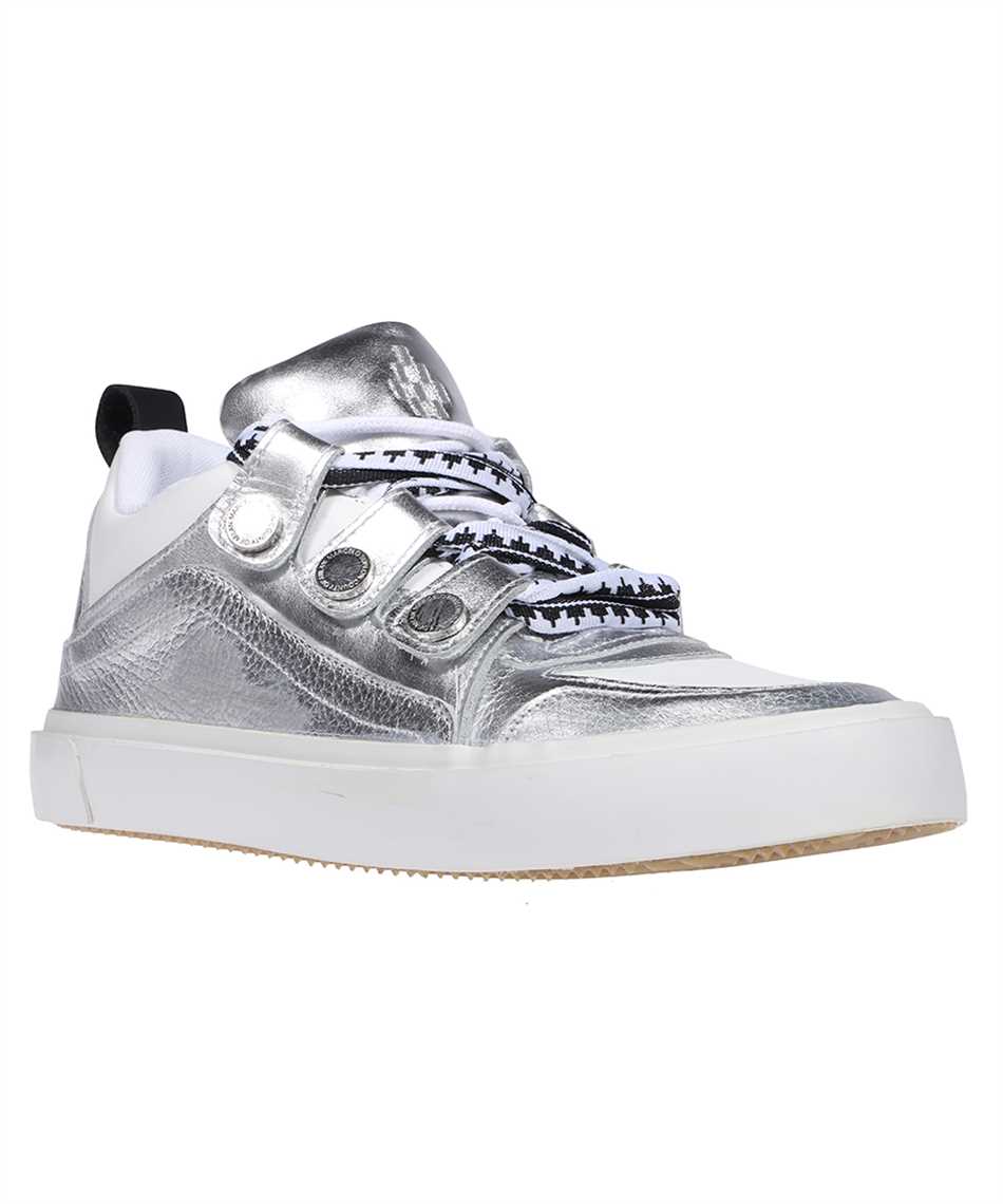 Low-top sneakers