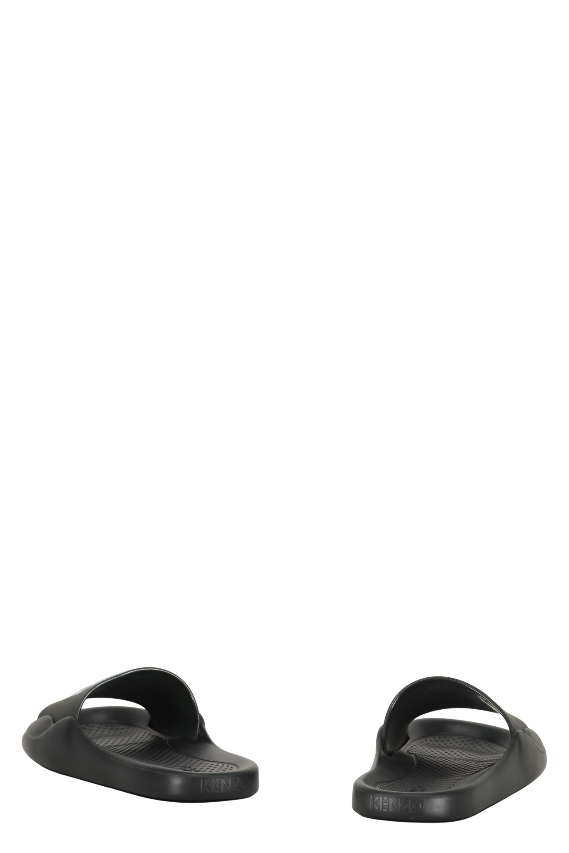 Logo detail rubber slides