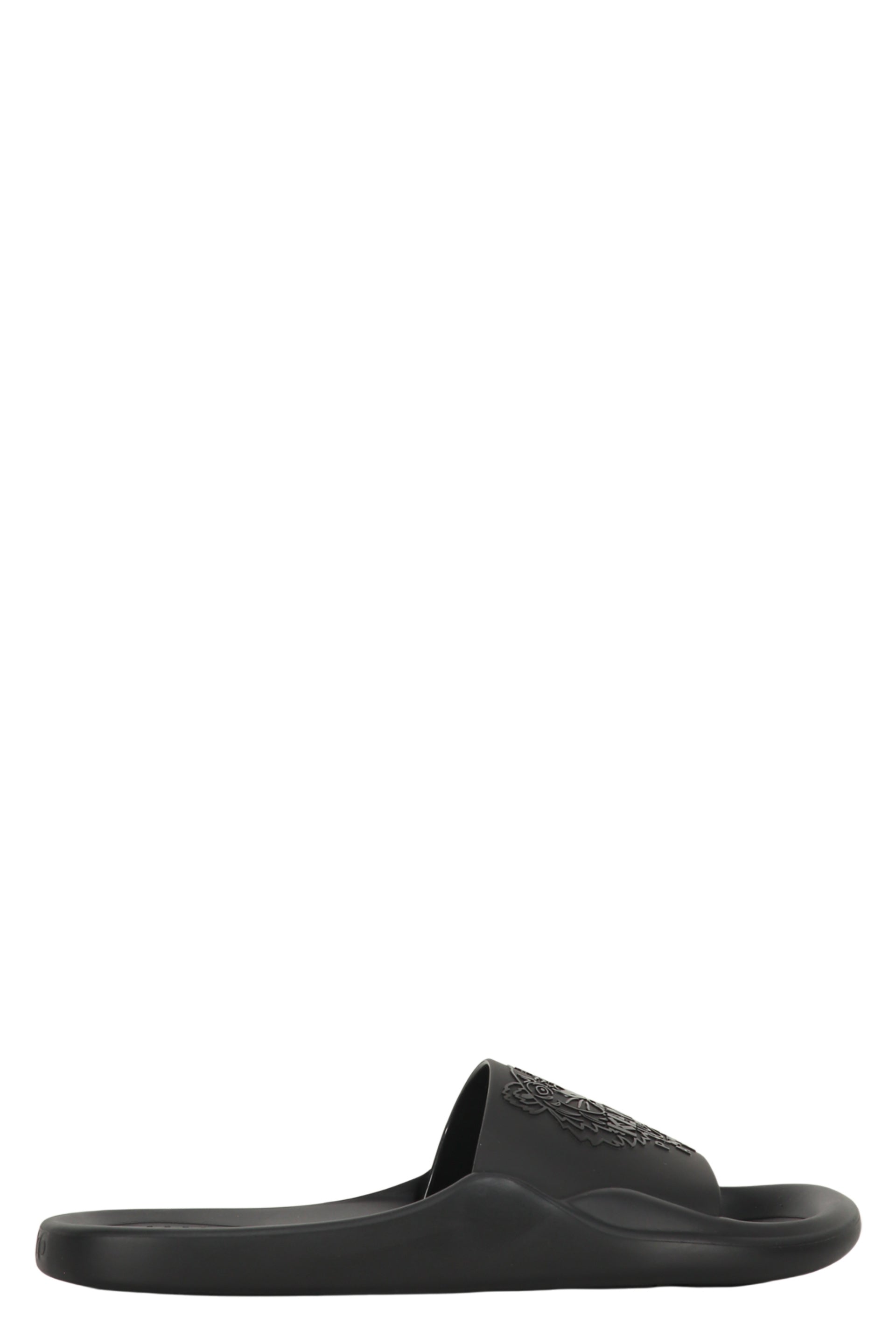 Logo detail rubber slides