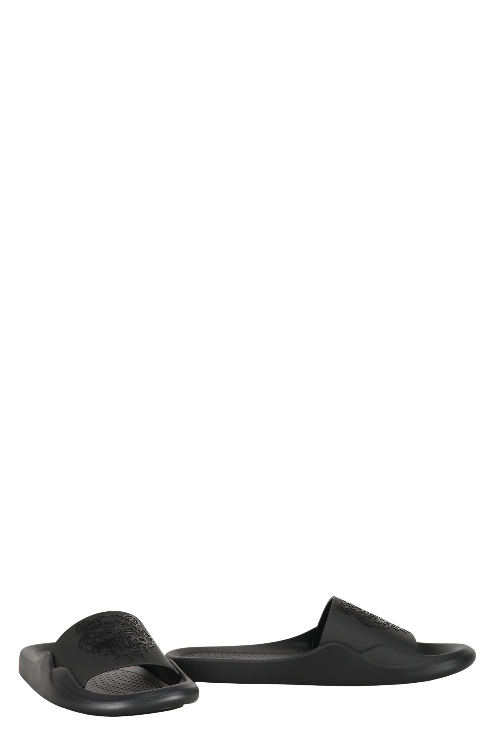 Logo detail rubber slides