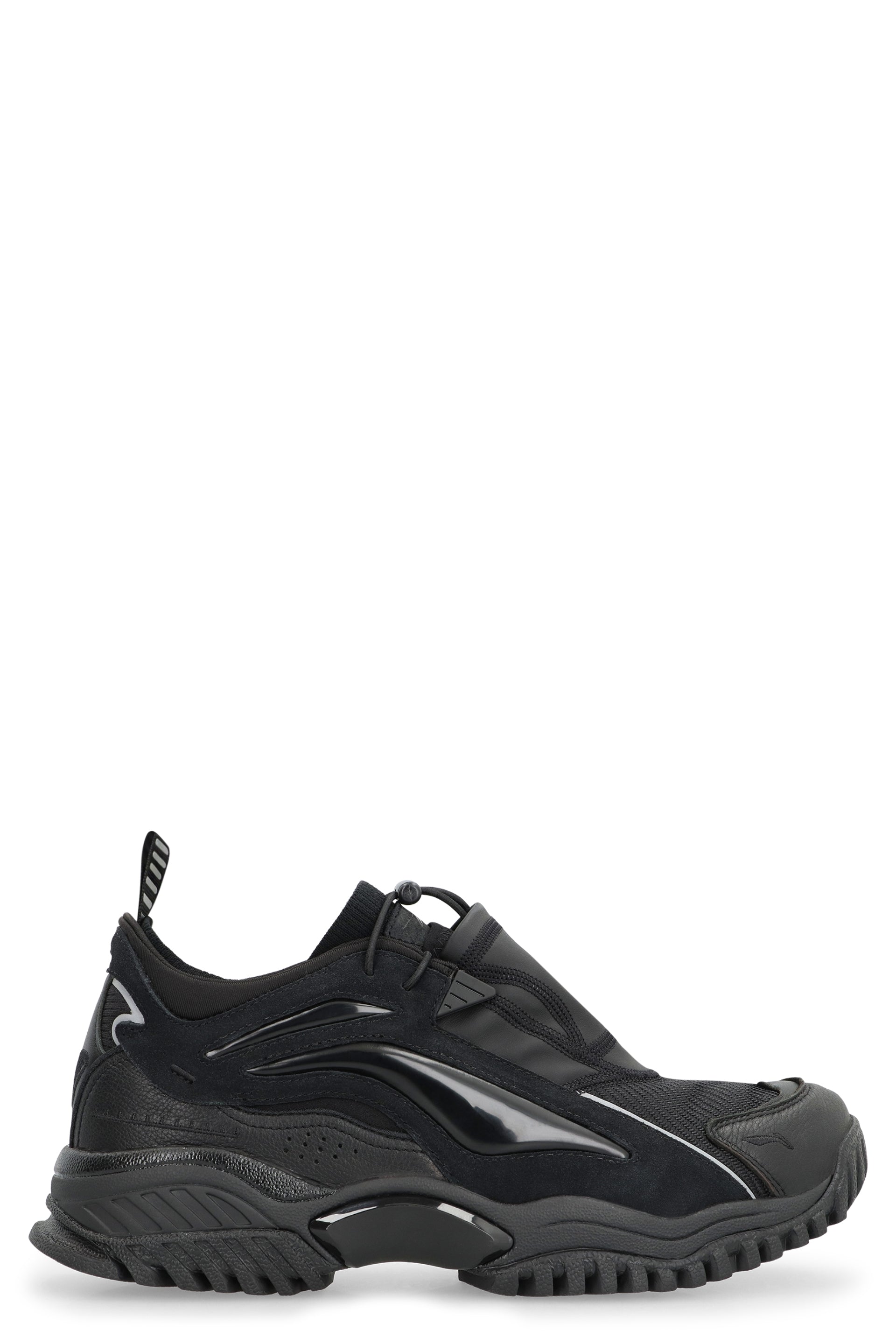 Low-top sneakers