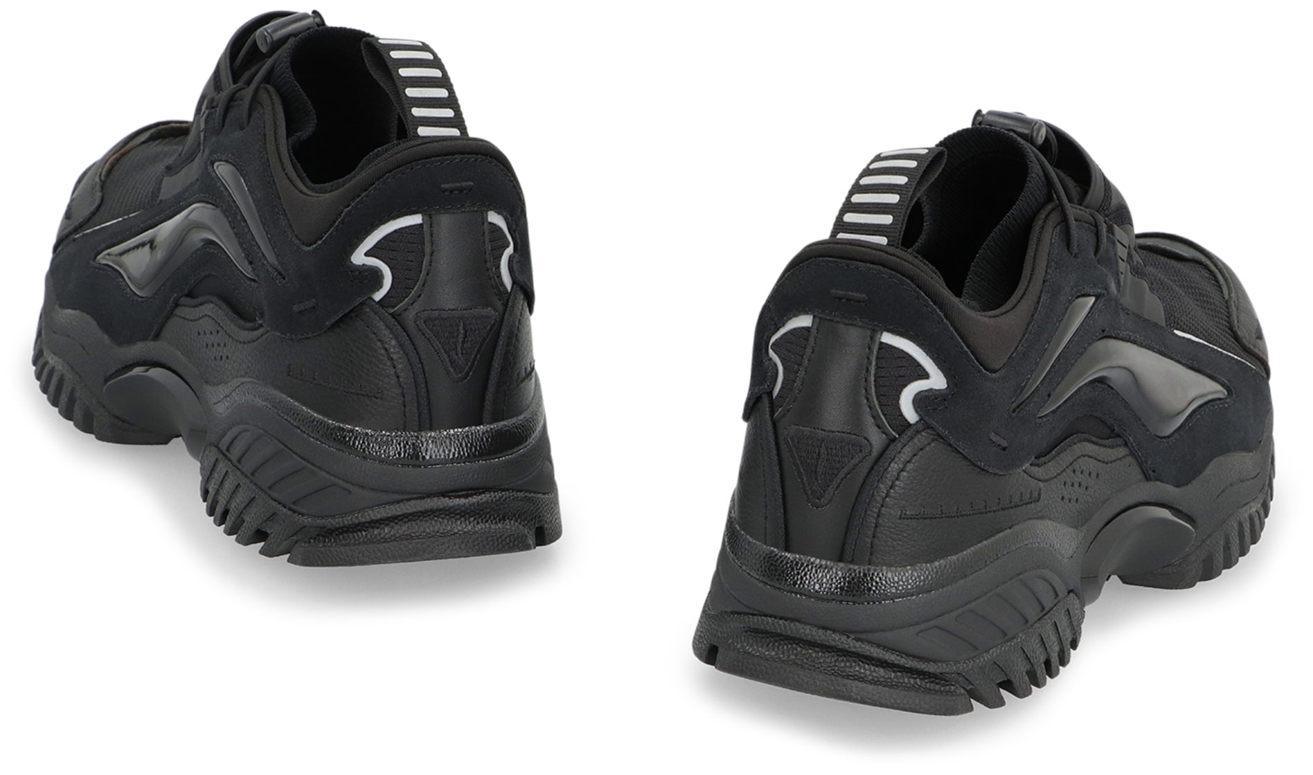 Low-top sneakers