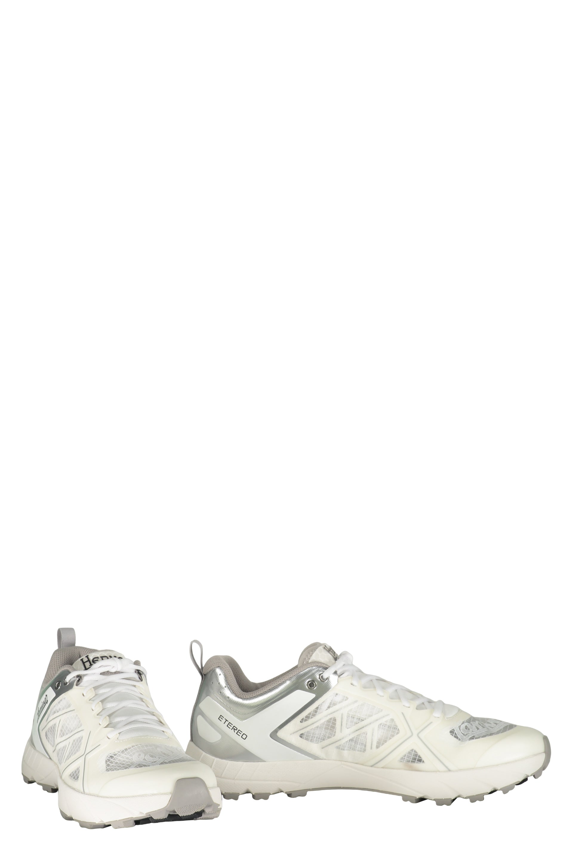 Low-top sneakers