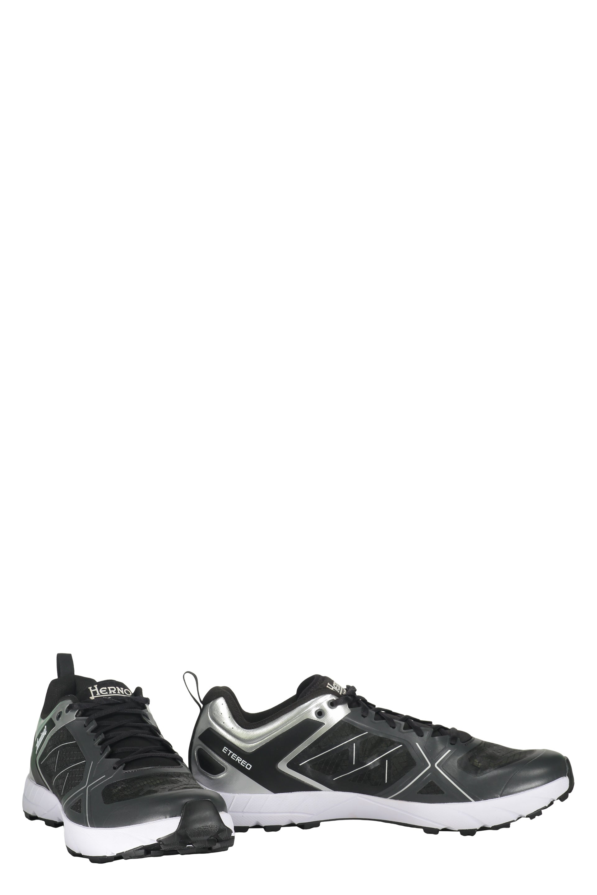 Low-top sneakers