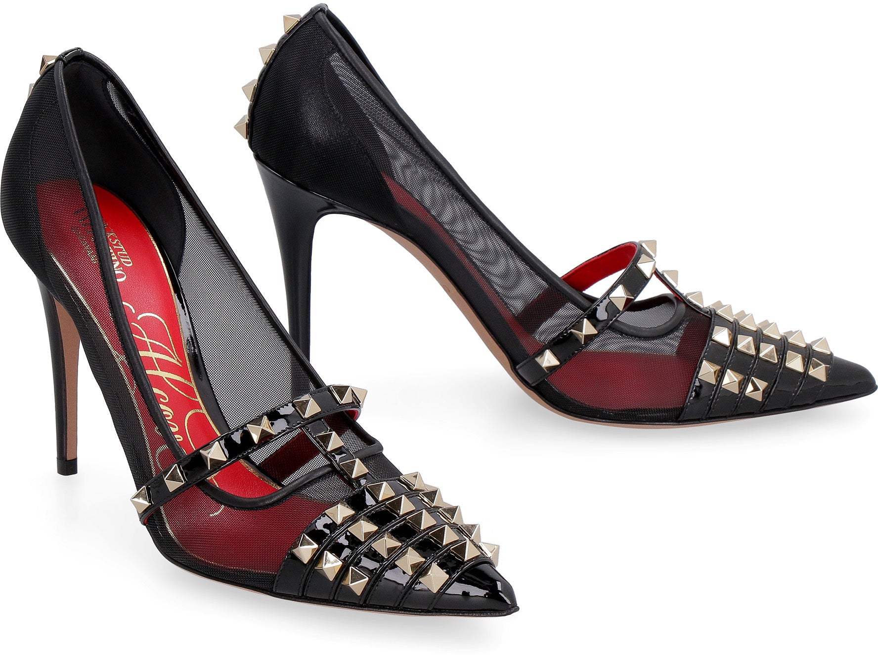 Pointy-toe pumps