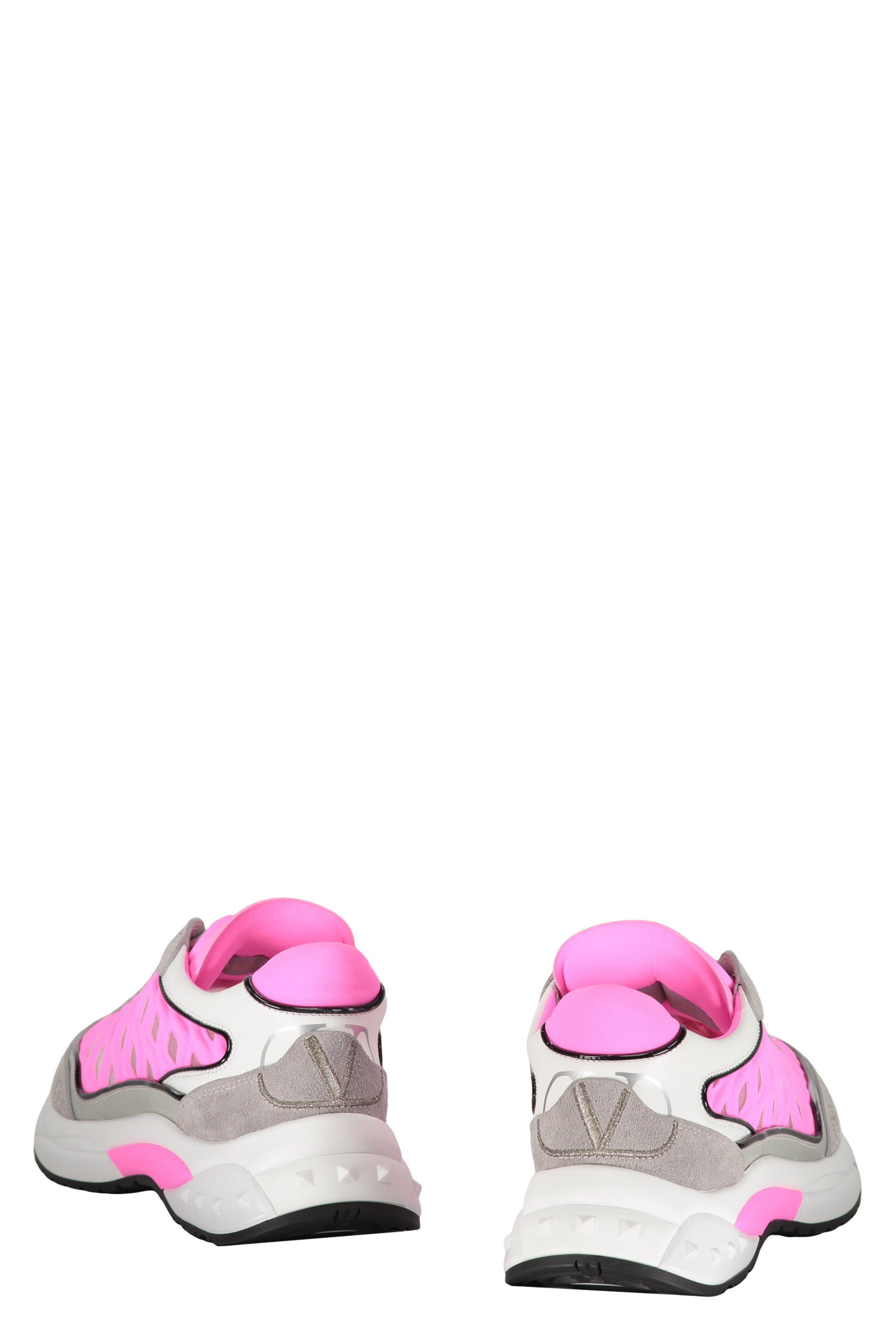 Low-top sneakers