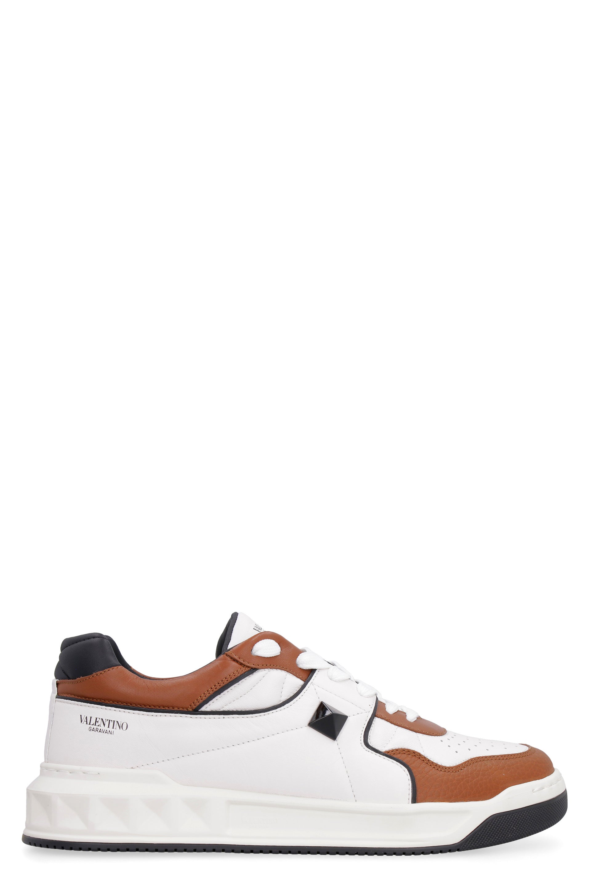 Leather low-top sneakers