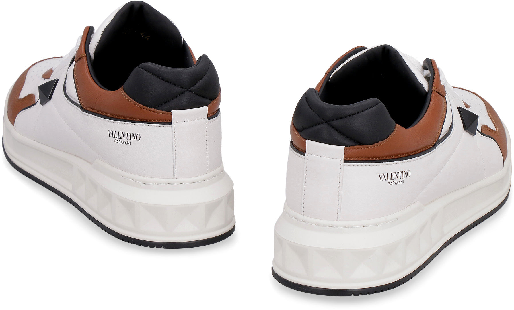 Leather low-top sneakers