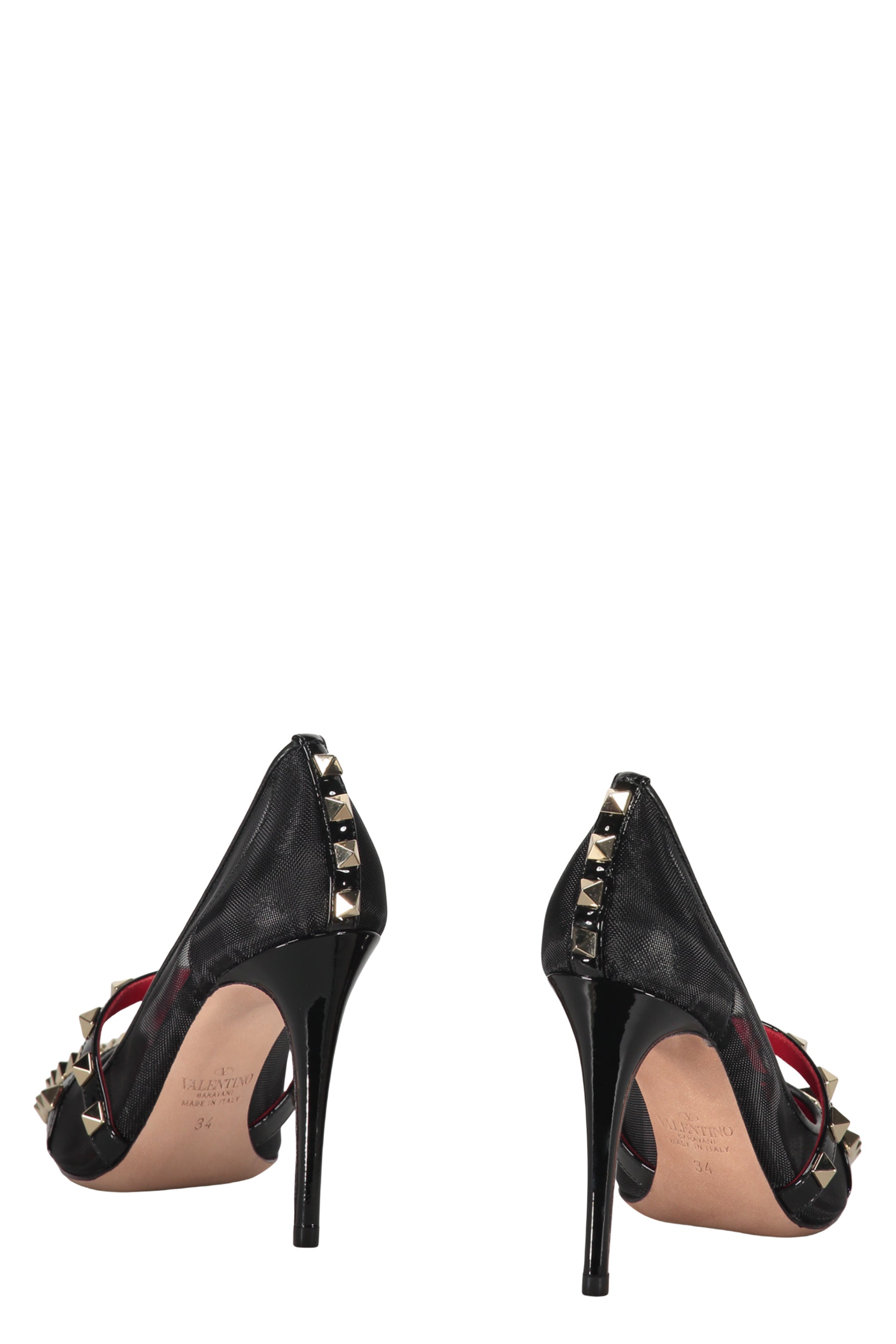 Pointy-toe pumps