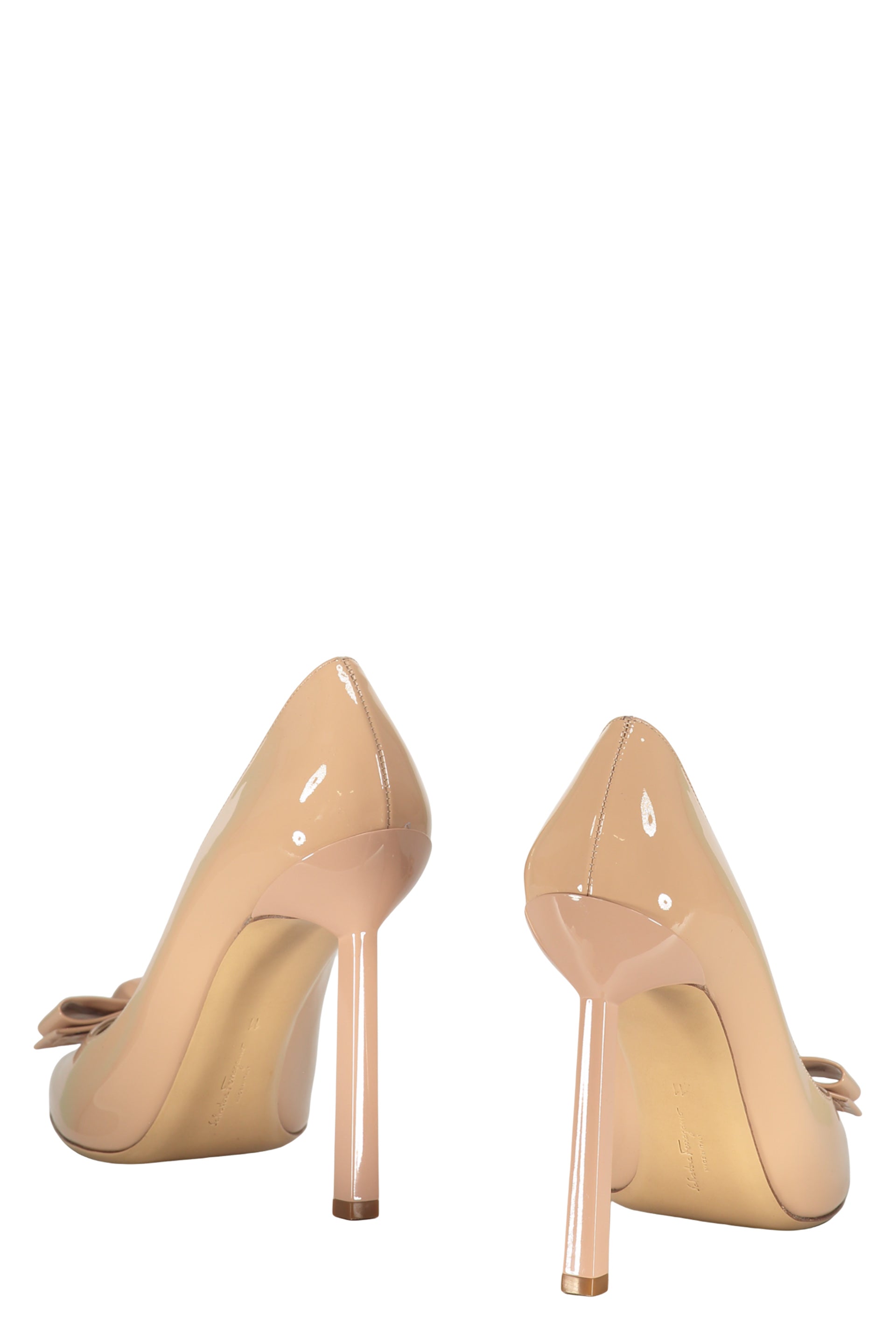 Leather pumps