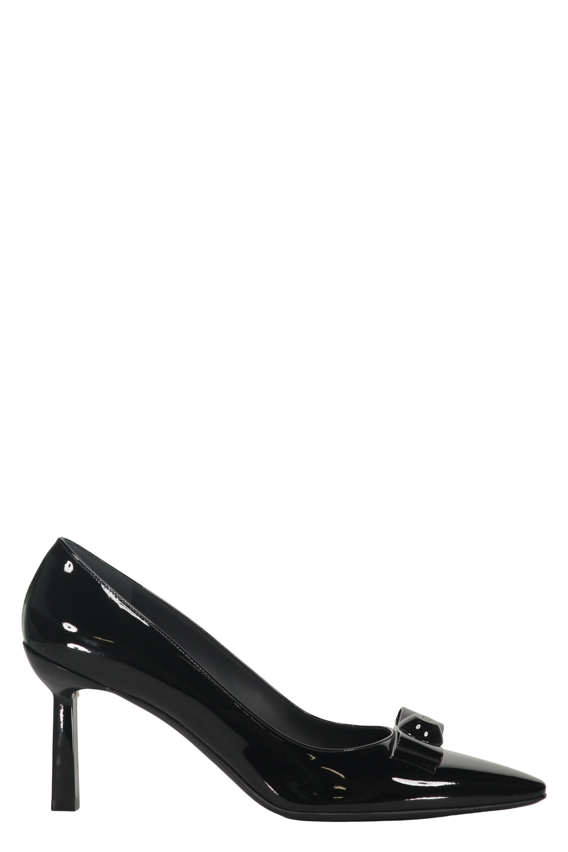 Leather pumps