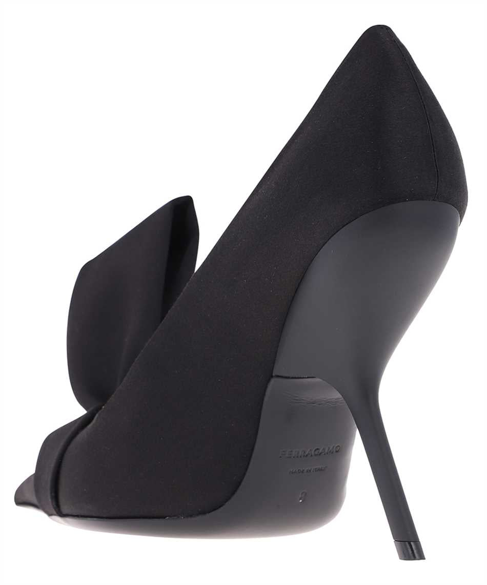 Erica bow pumps