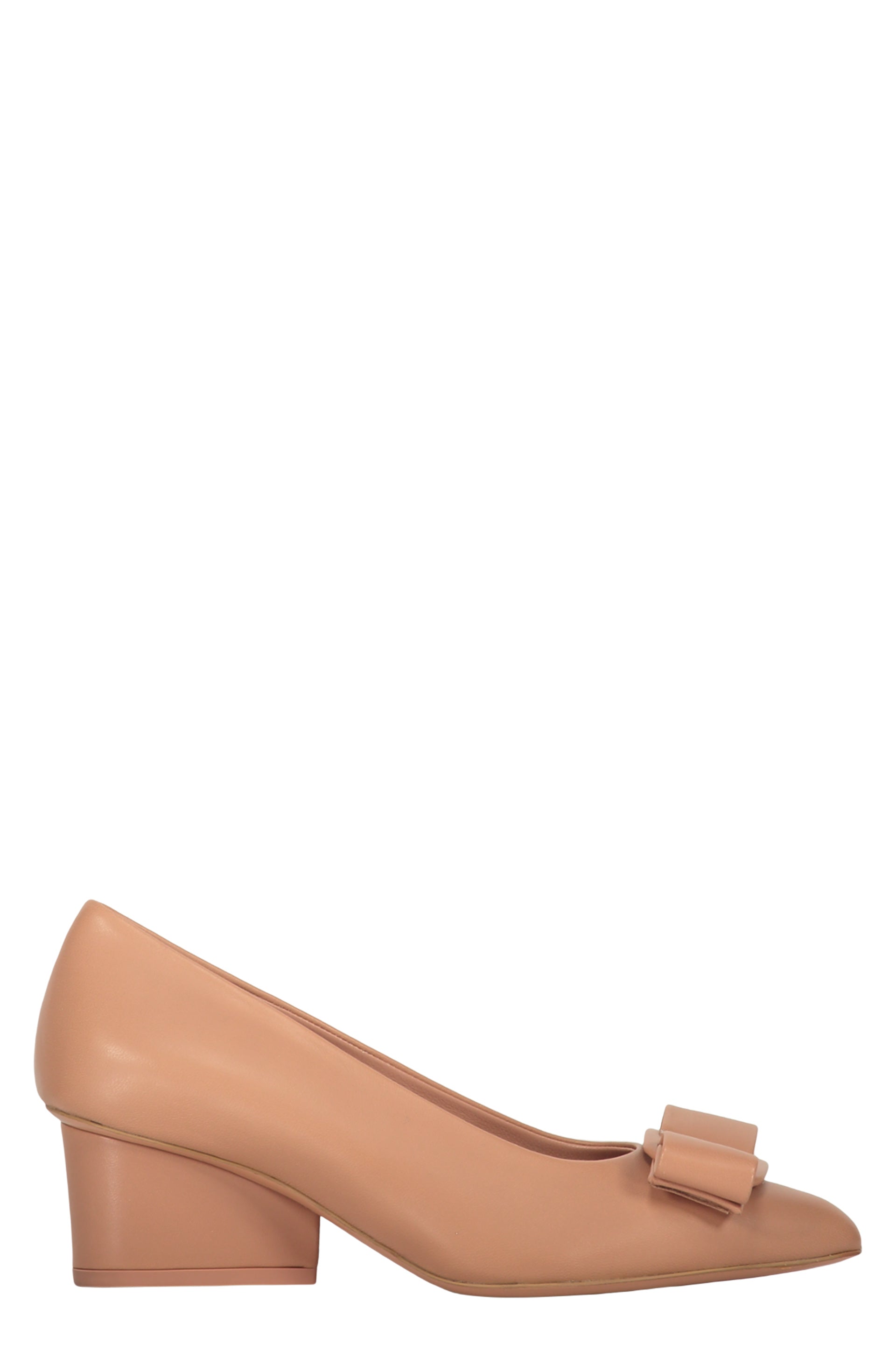Leather pumps