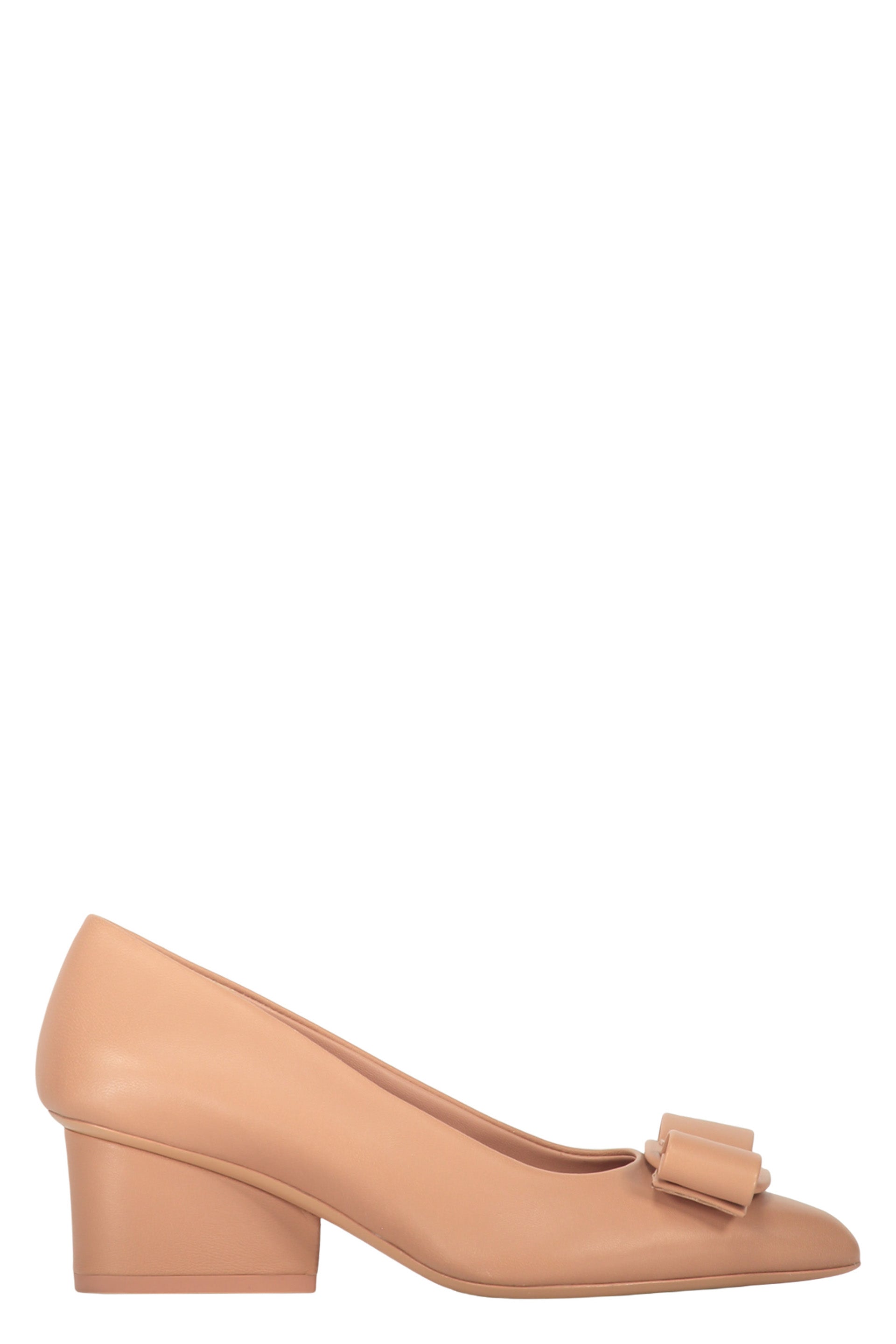 Leather pumps