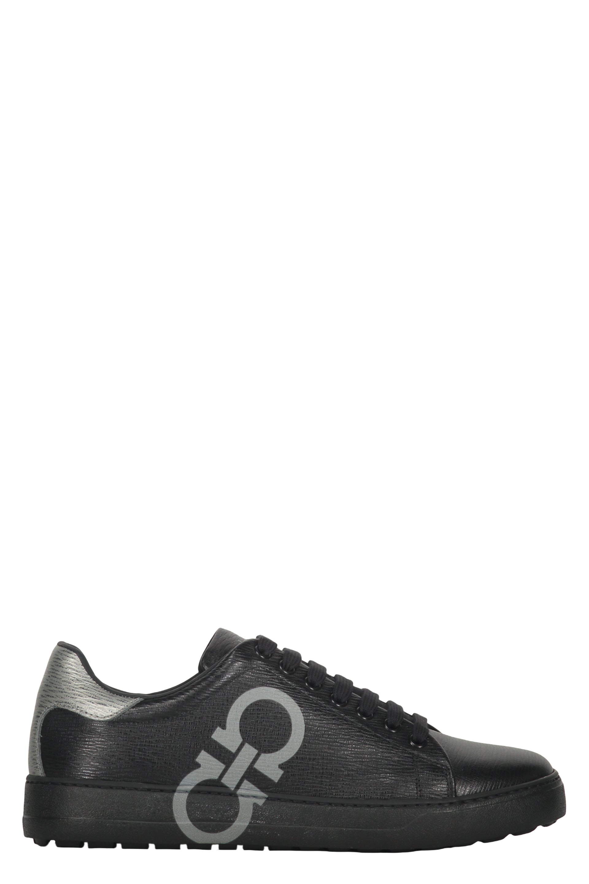 Leather low-top sneakers