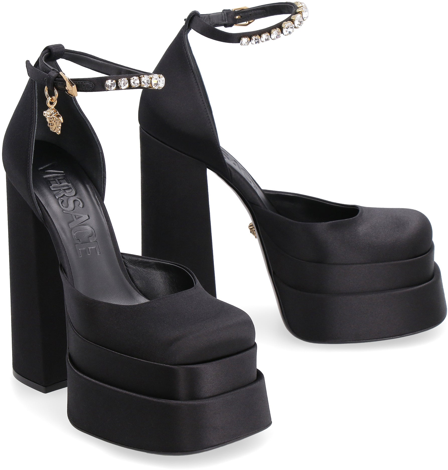 Medusa Aevitas satin pumps
