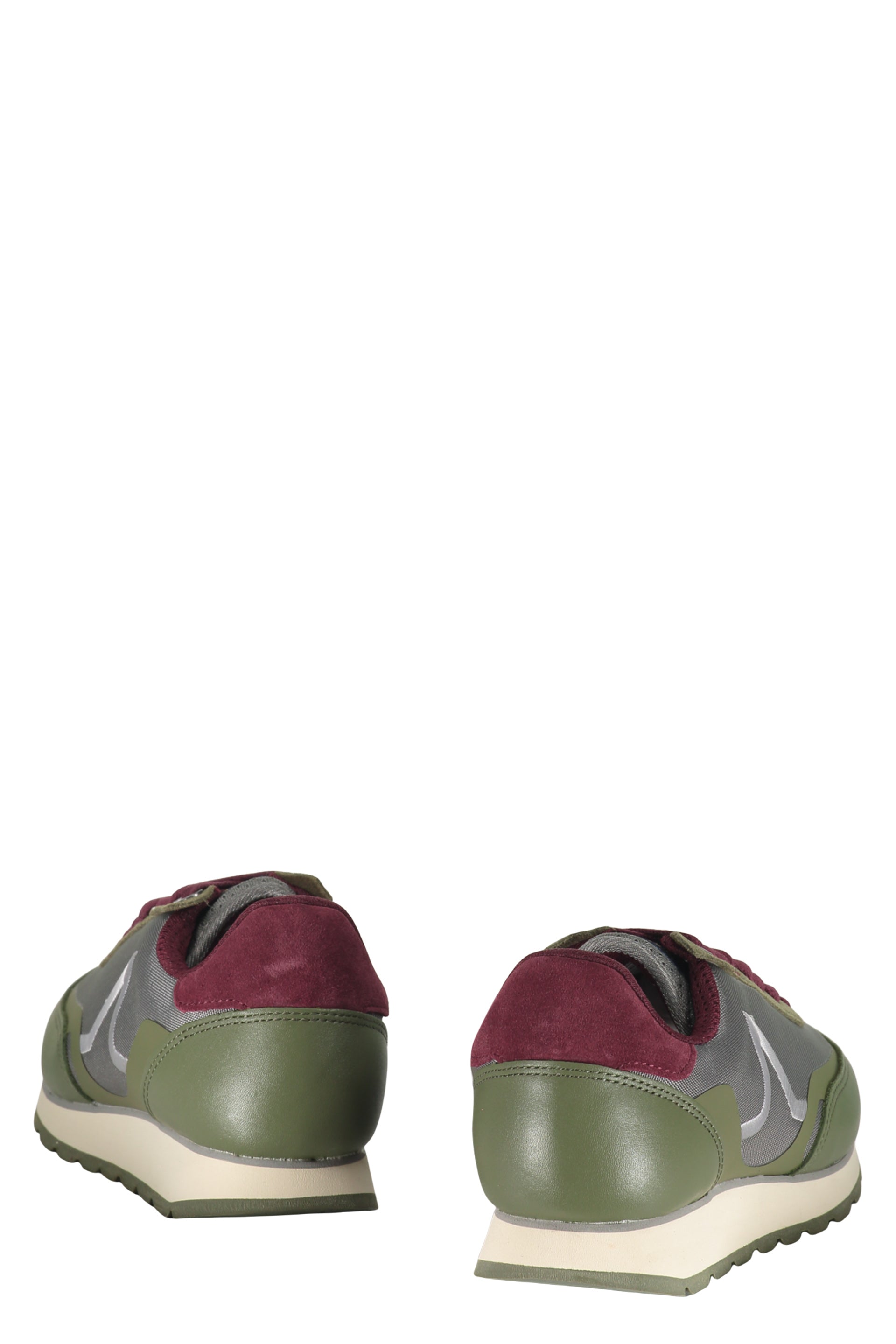 Sport shoe elegance green with bordeaux details