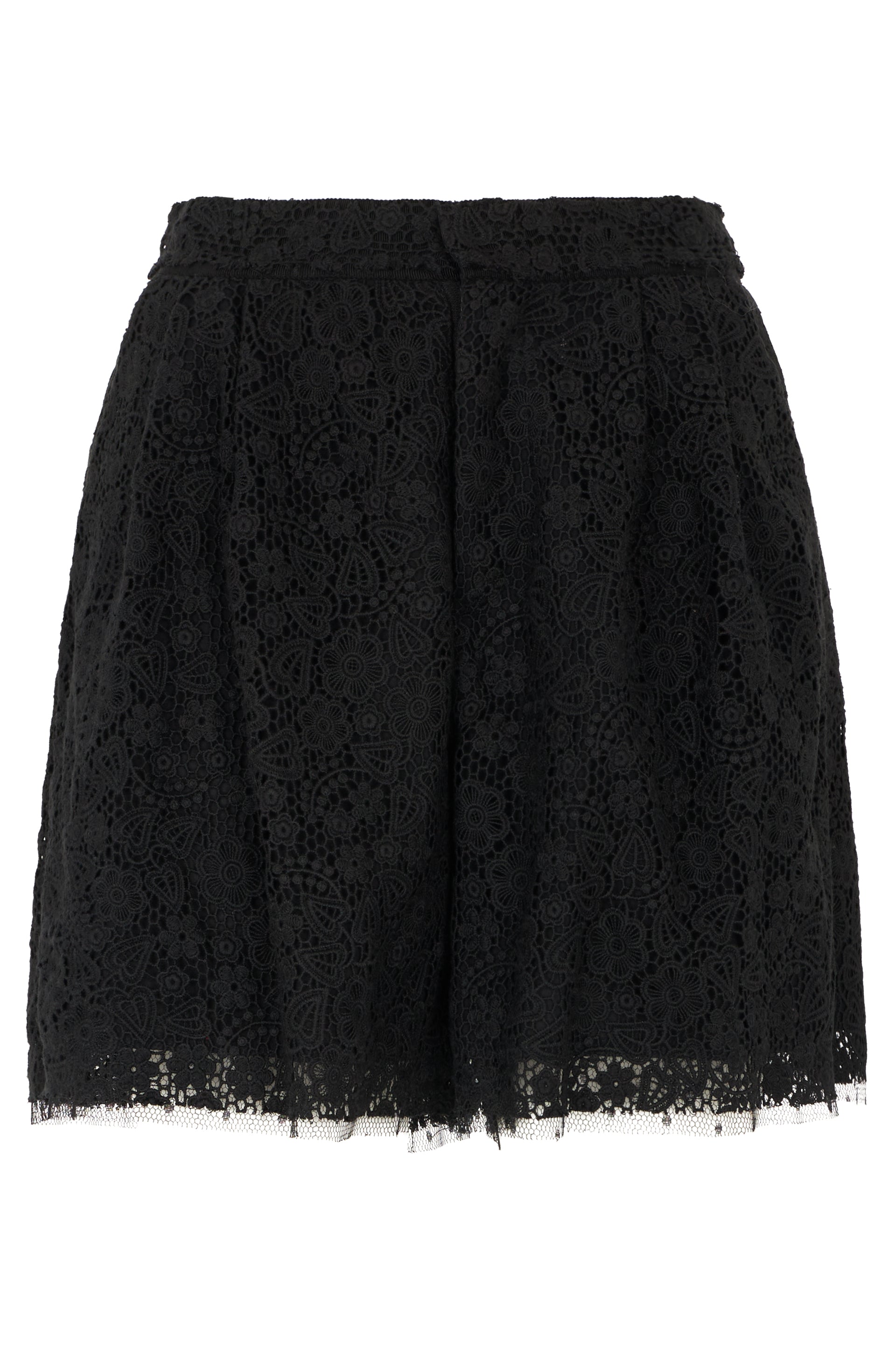 Black short pants with an elegant and versatile design.