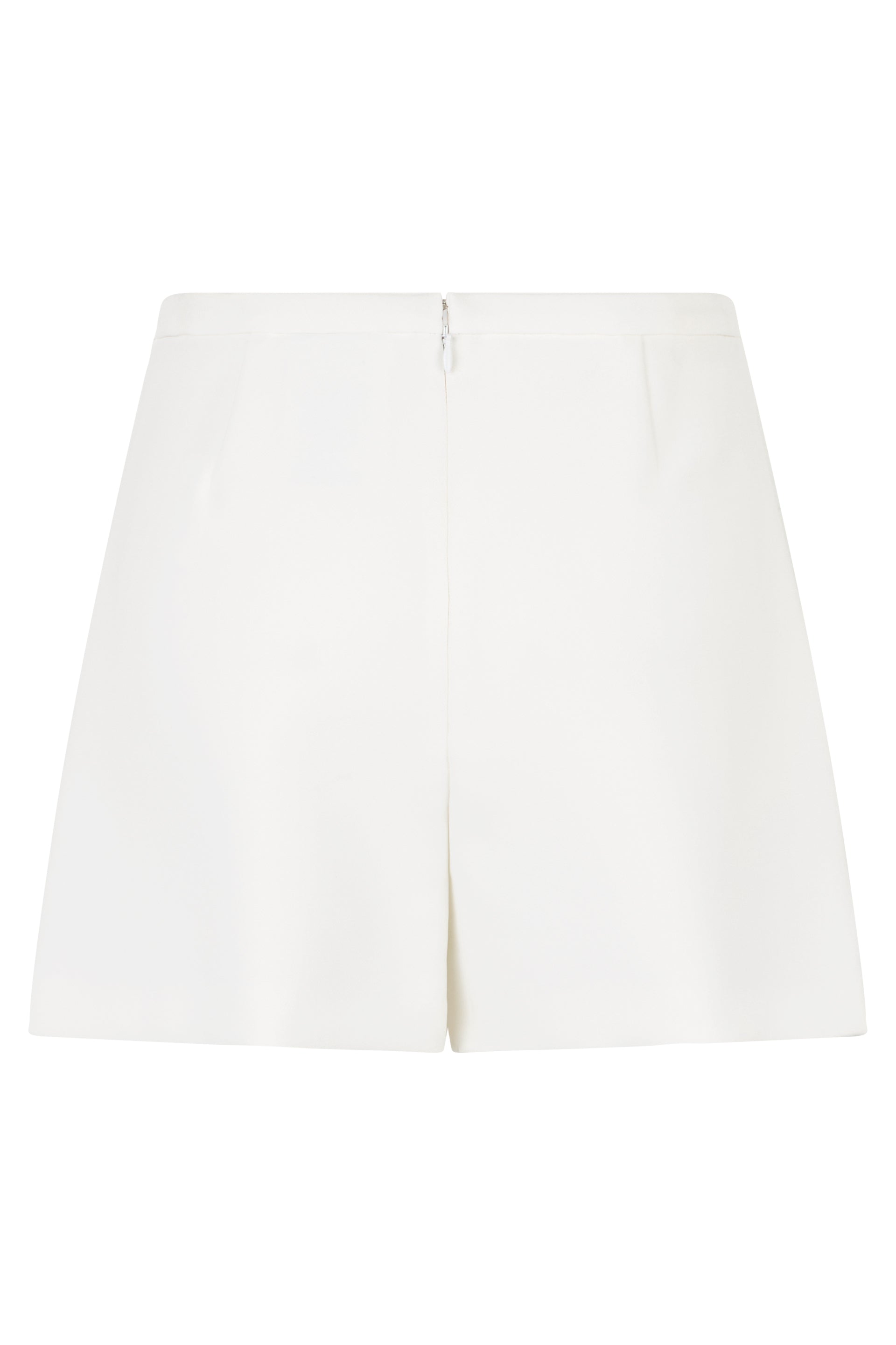 White short trousers with a high waist, minimal and versatile.