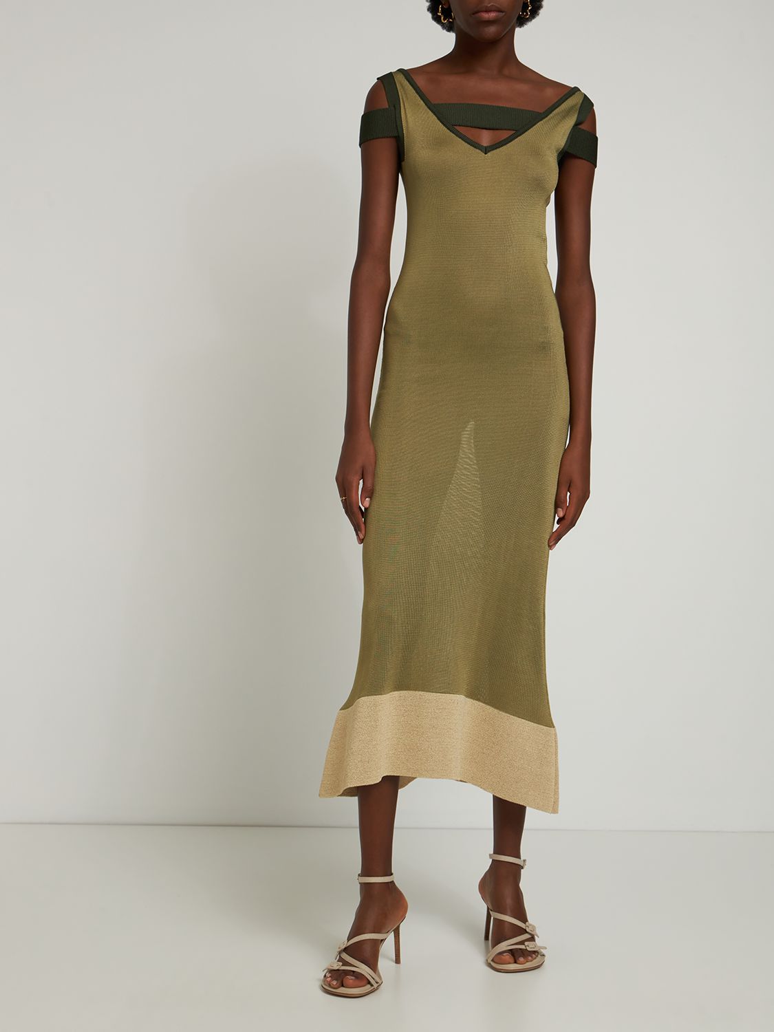 Long dress with V-neck