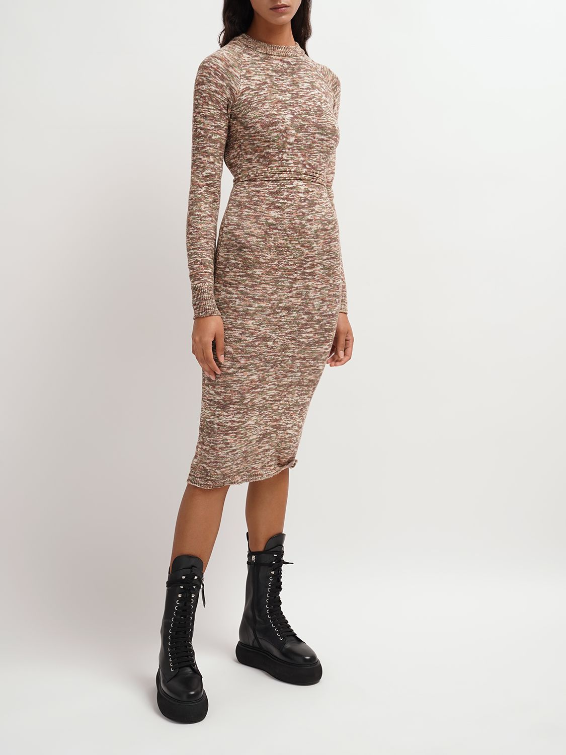 Fitted dress with long sleeves