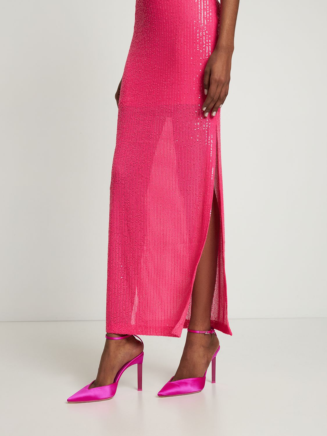 Fuchsia shoe with elegant heel