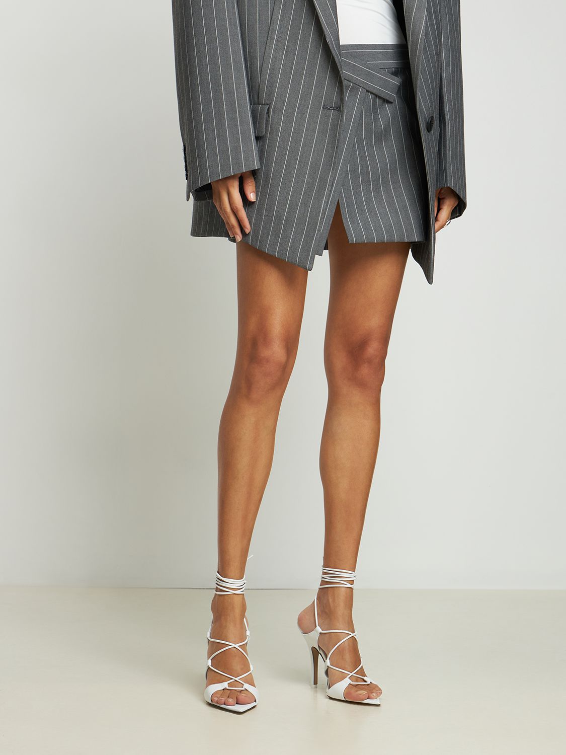 Elegant shoe with high heel in leather