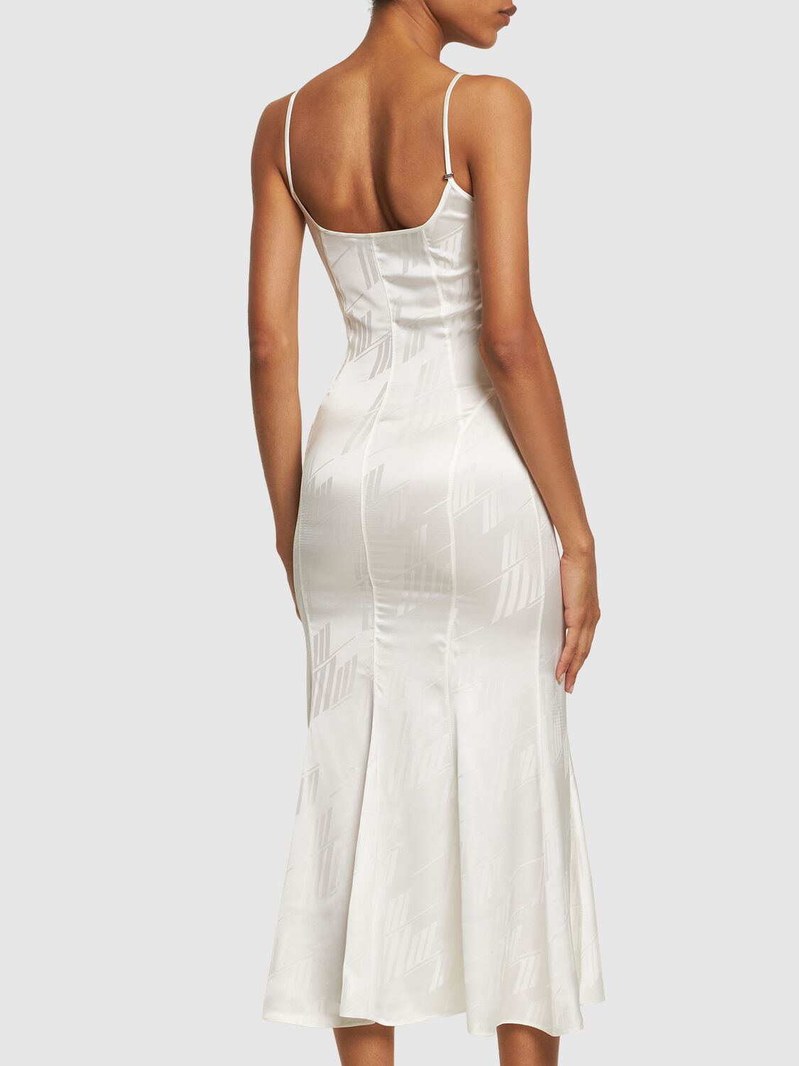 Elegant long dress made of light fabric versatile