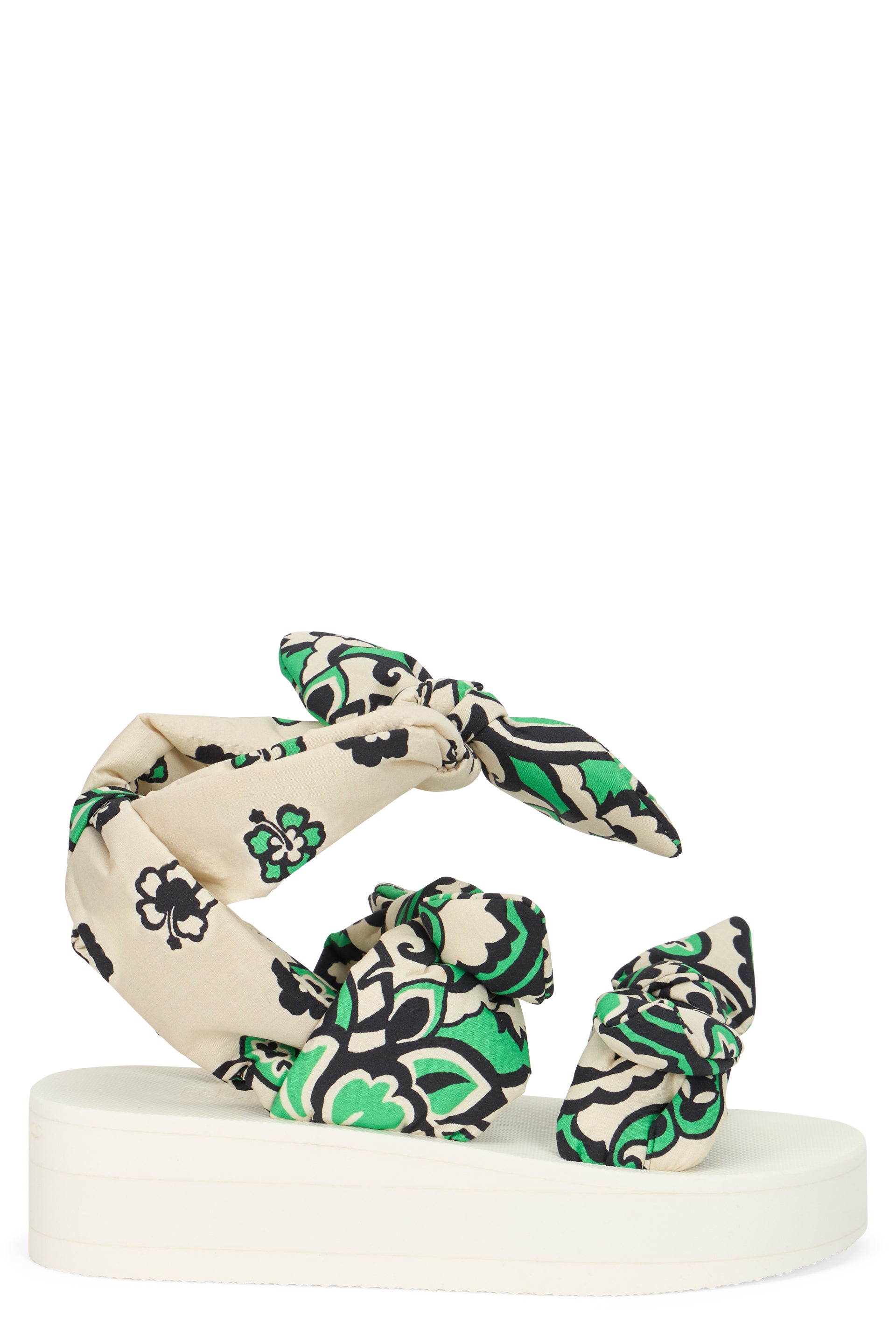 Platform sandals with a casual and summer design.