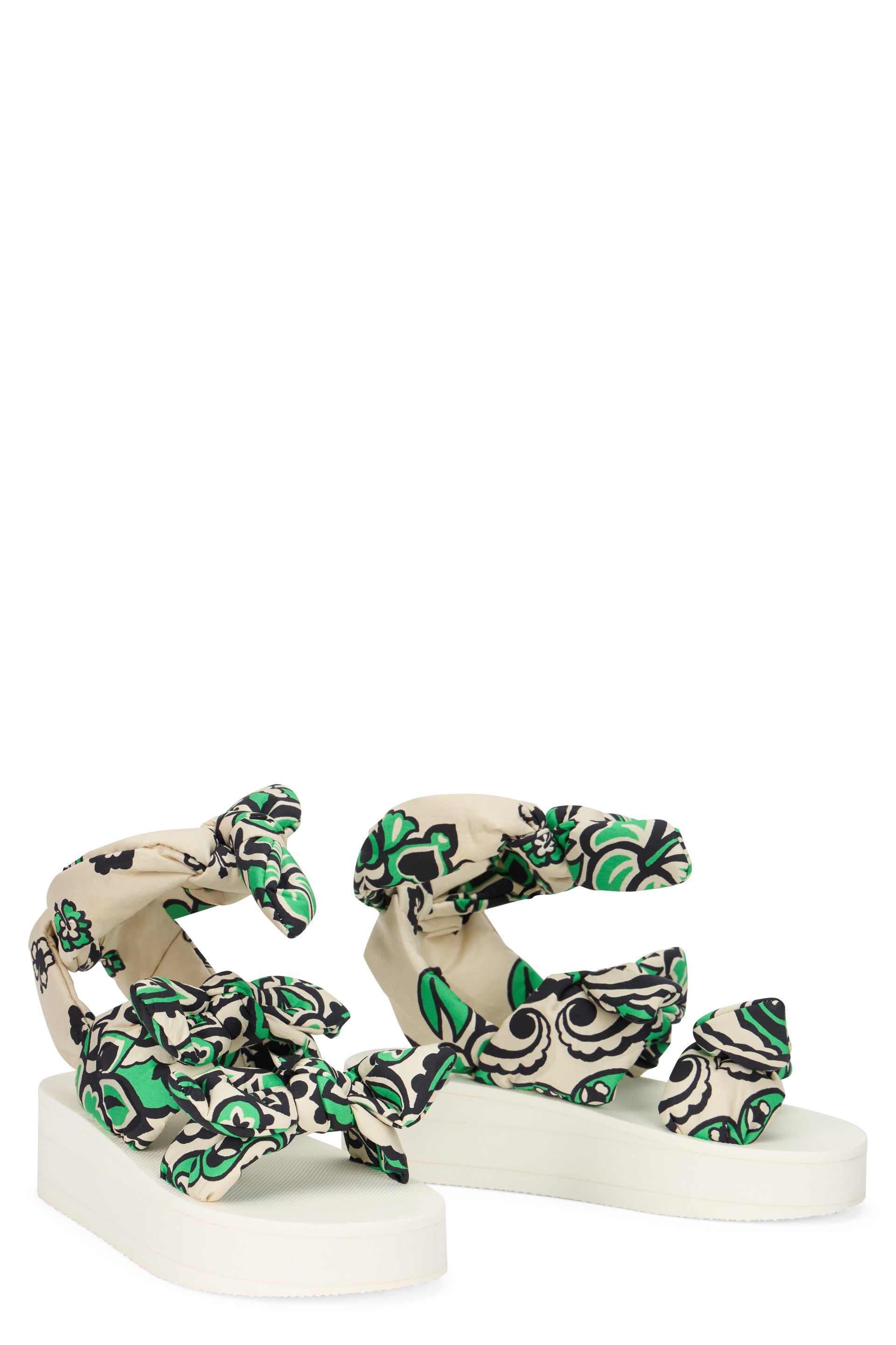 Platform sandals with a casual and summer design.